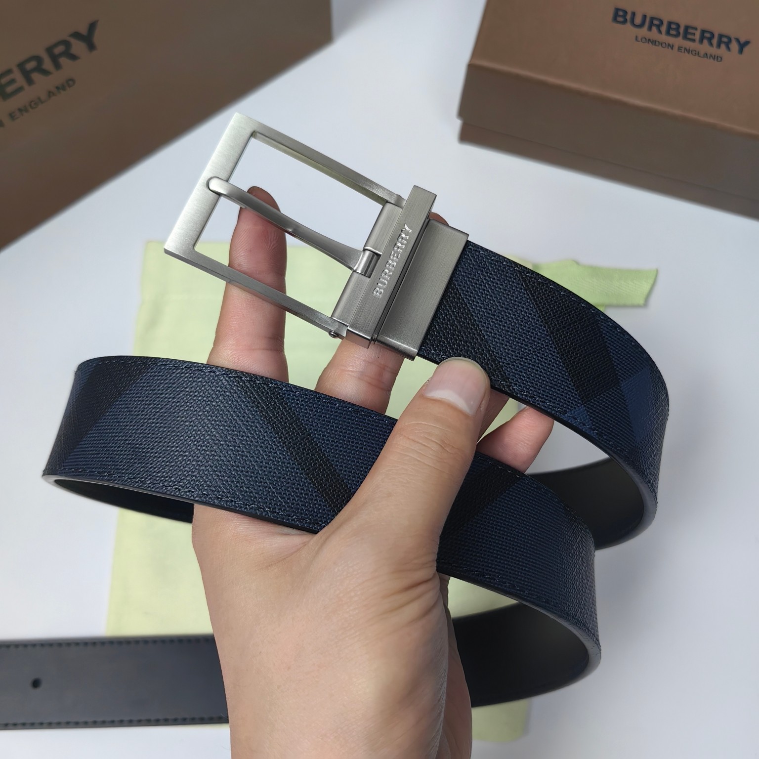巴寶莉BURBERRY官网最新款35MM皮革腰带帶身採用進口皮頭層軟皮工艺純銅扣轉動扣雙面可用做工精緻