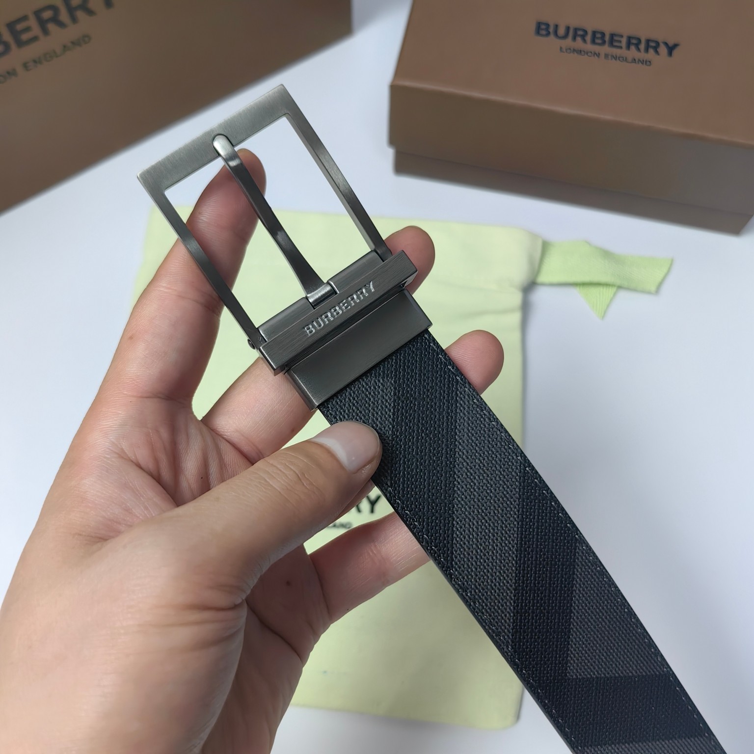 巴寶莉BURBERRY官网最新款35MM皮革腰带帶身採用進口皮頭層軟皮工艺純銅扣轉動扣雙面可用做工精緻