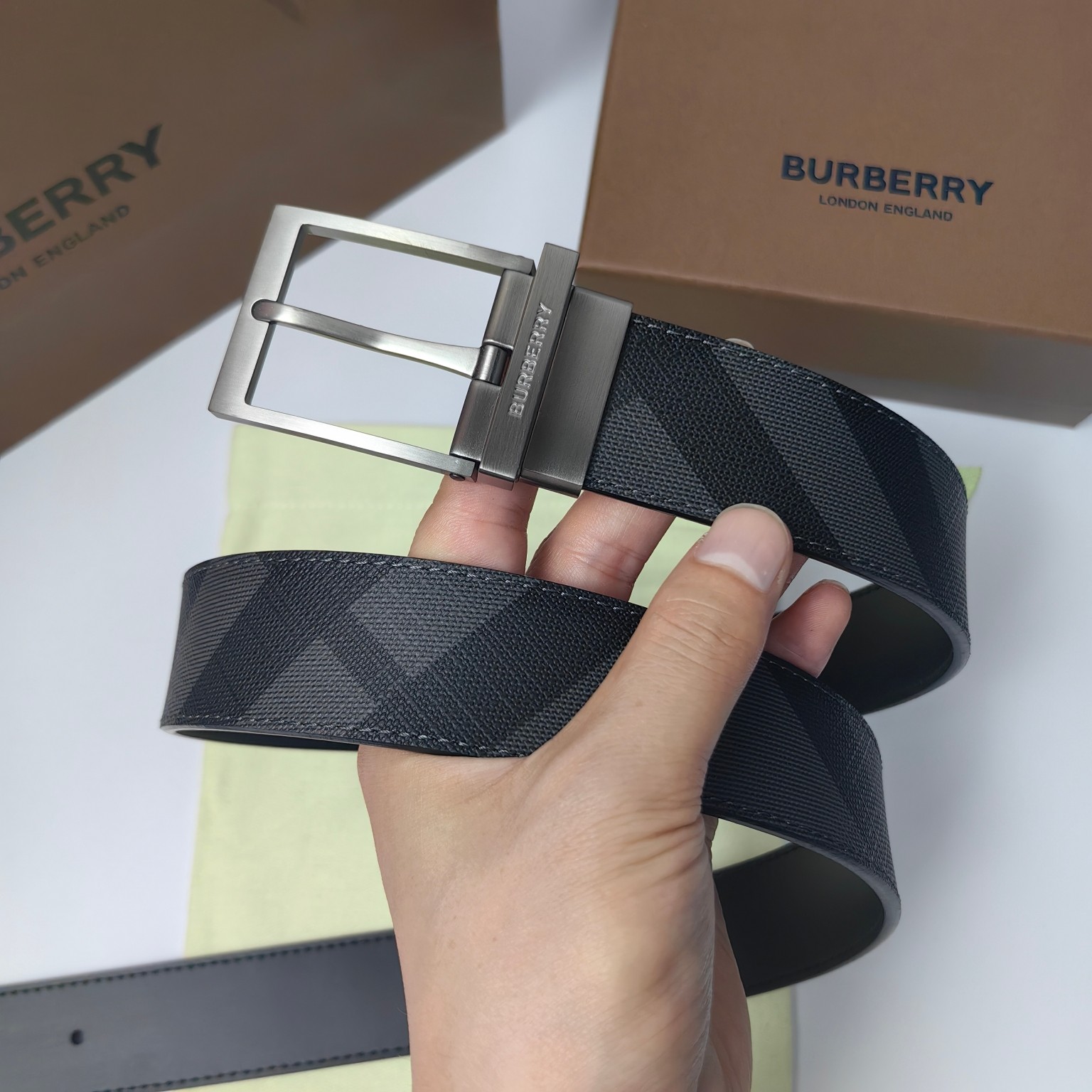 巴寶莉BURBERRY官网最新款35MM皮革腰带帶身採用進口皮頭層軟皮工艺純銅扣轉動扣雙面可用做工精緻