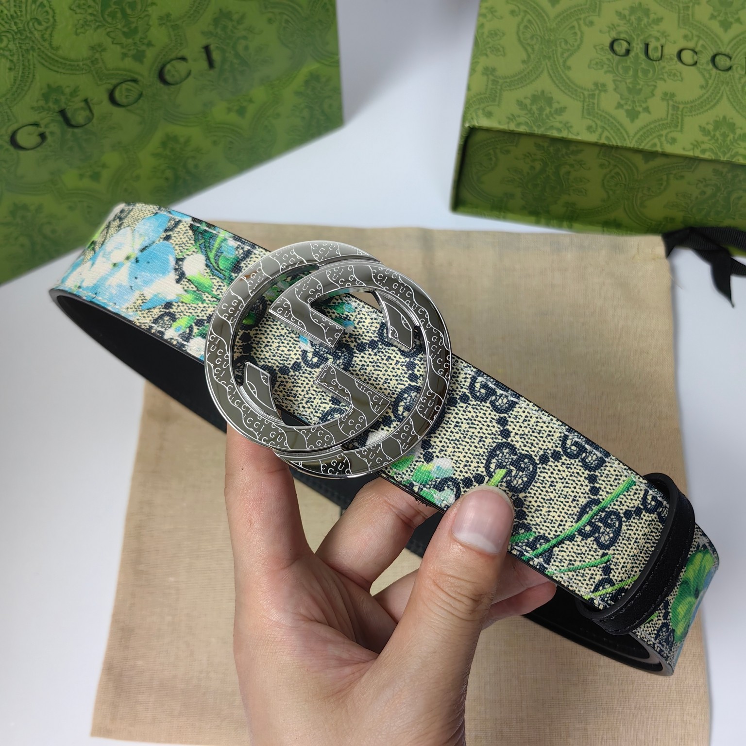 Gucci[愉快][愉快]古驰于1921年创立于佛罗伦萨是全球卓越的奢华精品品牌之一此款式4.0cm是如