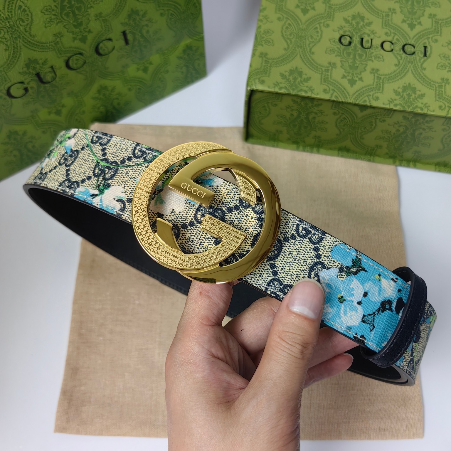 Gucci[愉快][愉快]古驰于1921年创立于佛罗伦萨是全球卓越的奢华精品品牌之一此款式4.0cm是如