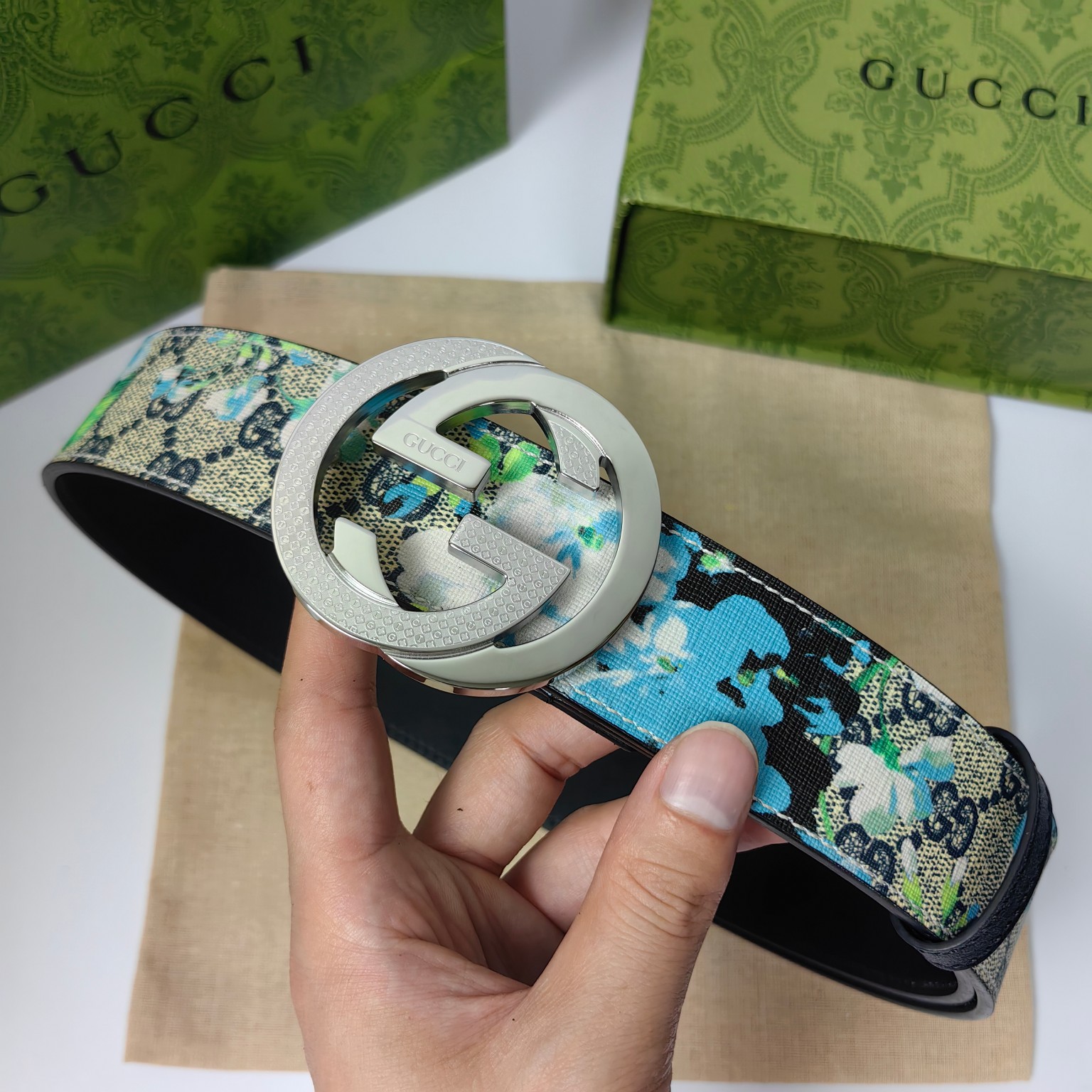 Gucci[愉快][愉快]古驰于1921年创立于佛罗伦萨是全球卓越的奢华精品品牌之一此款式4.0cm是如