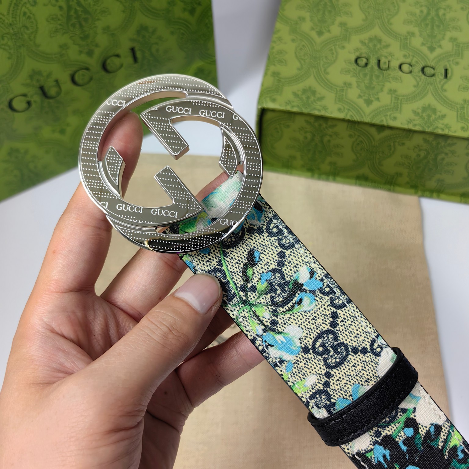 Gucci[愉快][愉快]古驰于1921年创立于佛罗伦萨是全球卓越的奢华精品品牌之一此款式4.0cm是如