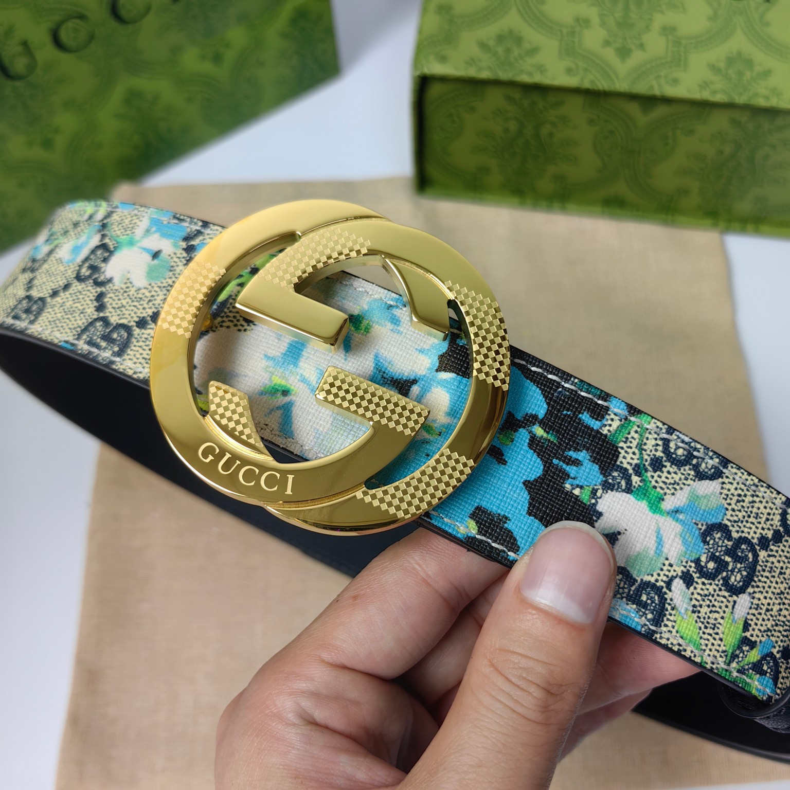 Gucci[愉快][愉快]古驰于1921年创立于佛罗伦萨是全球卓越的奢华精品品牌之一此款式4.0cm是如