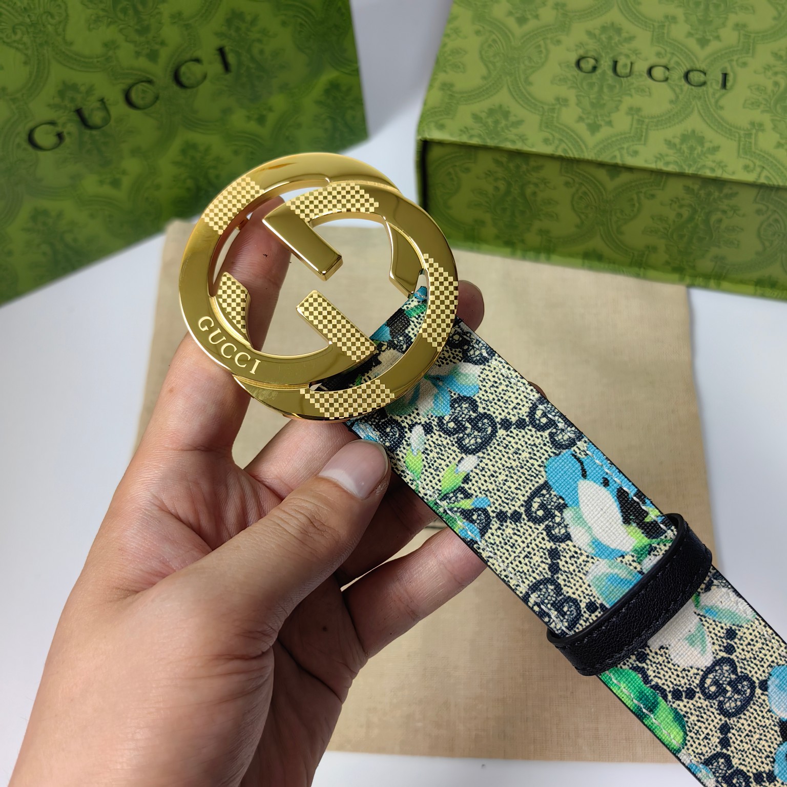 Gucci[愉快][愉快]古驰于1921年创立于佛罗伦萨是全球卓越的奢华精品品牌之一此款式4.0cm是如