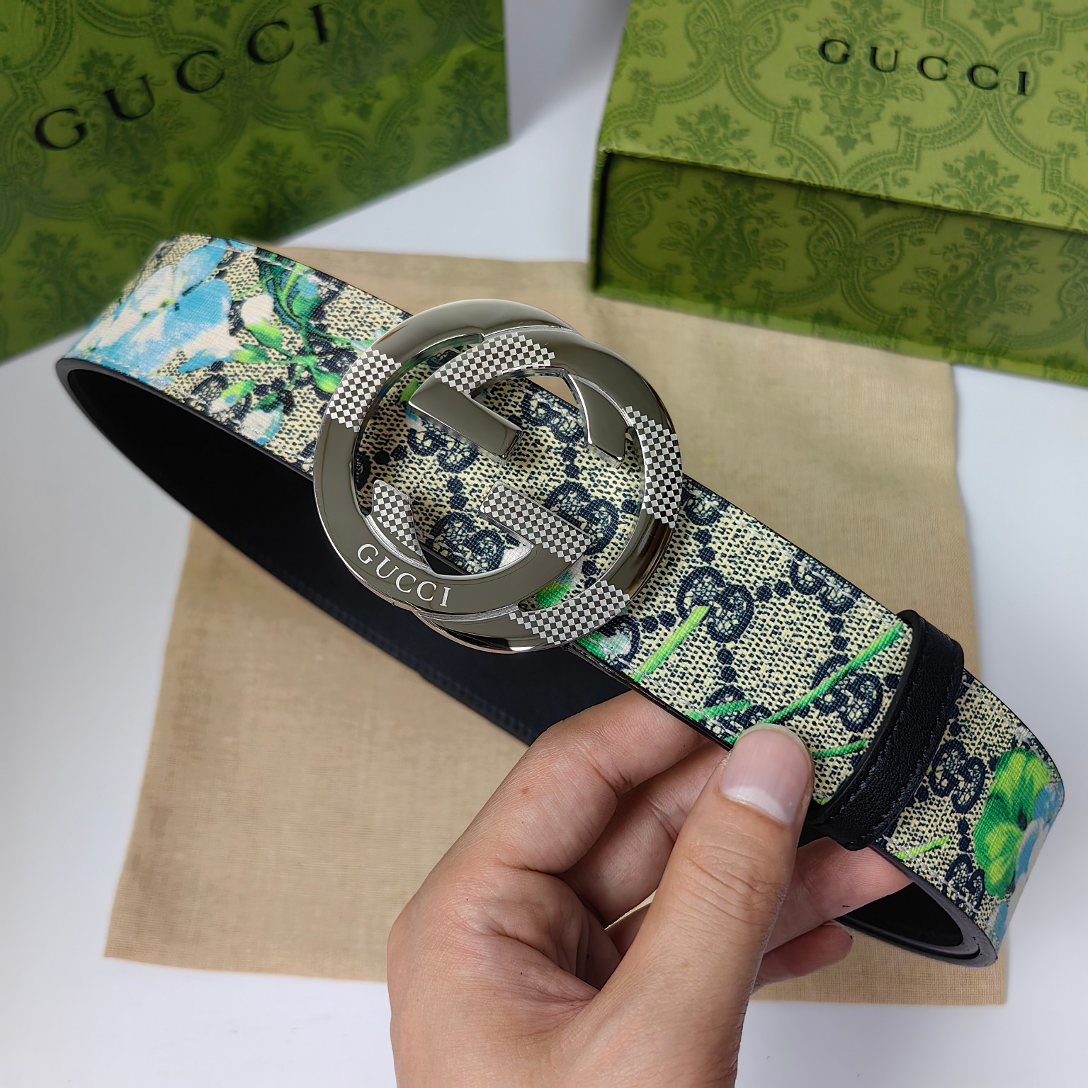 Gucci[愉快][愉快]古驰于1921年创立于佛罗伦萨是全球卓越的奢华精品品牌之一此款式4.0cm是如