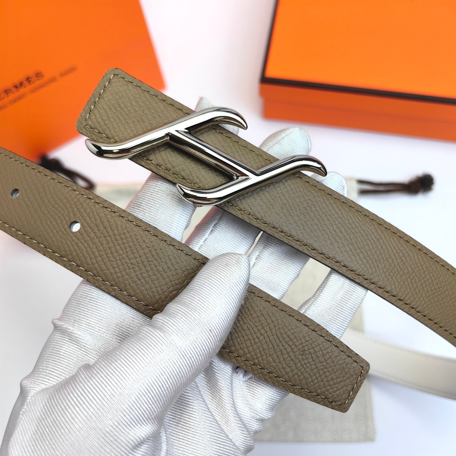 Explosive Sales in Stores for H Family Women: Top 2.5 C.M. Details Thanks to Client Feedback - 图片 3