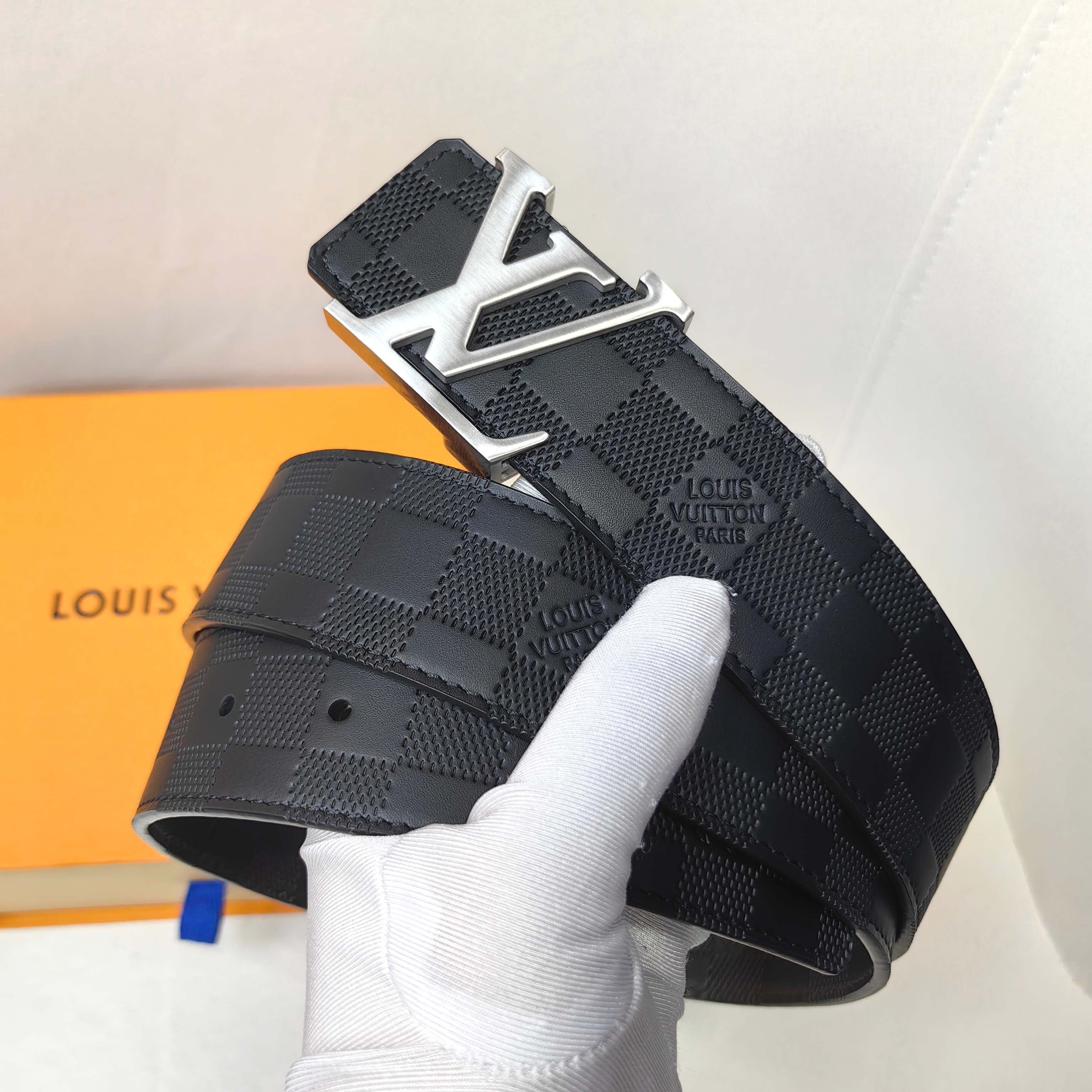 LV 代工厂货品 4.0宽度 可验货，正品一体铸造五金，原厂皮料。