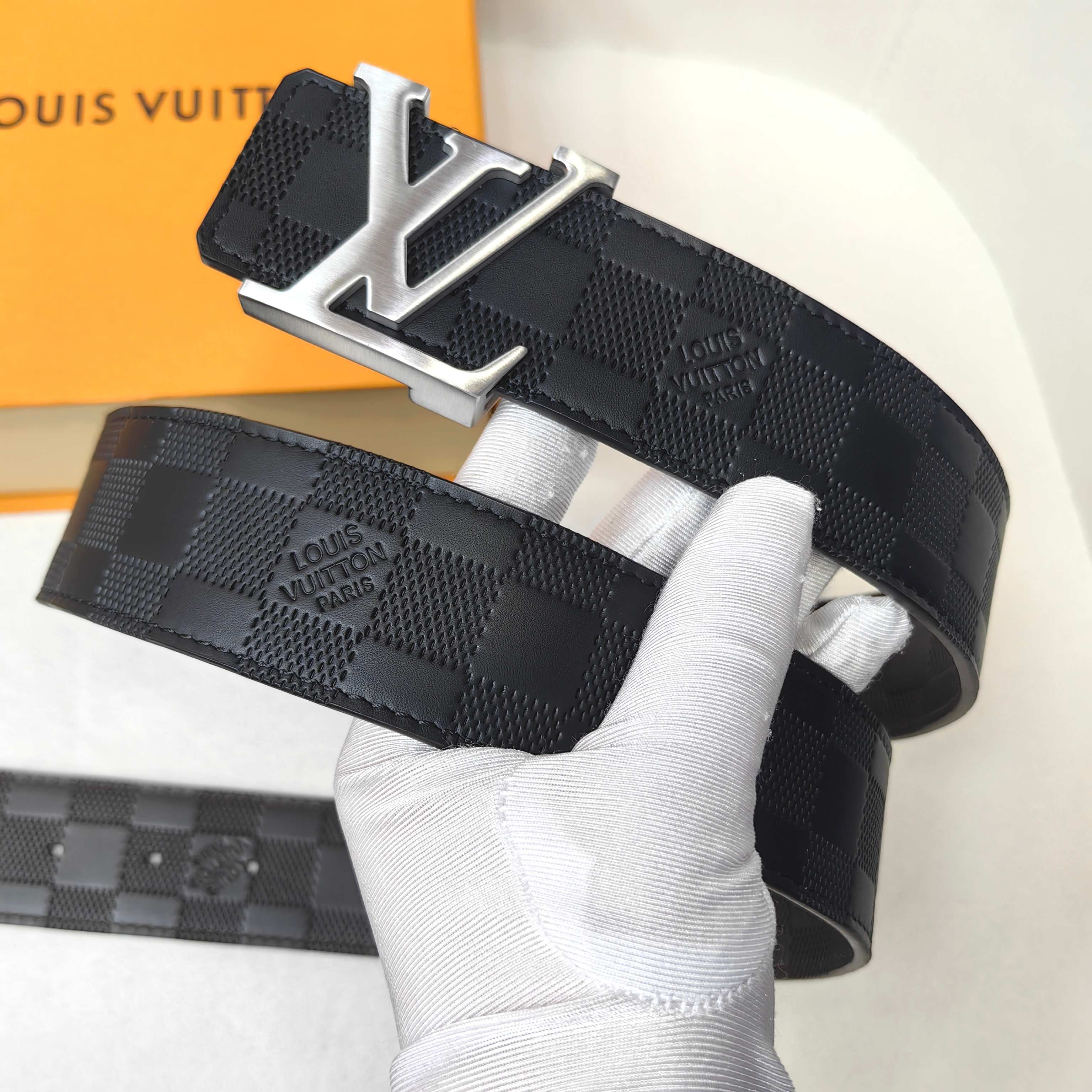 LV 代工厂货品 4.0宽度 可验货，正品一体铸造五金，原厂皮料。