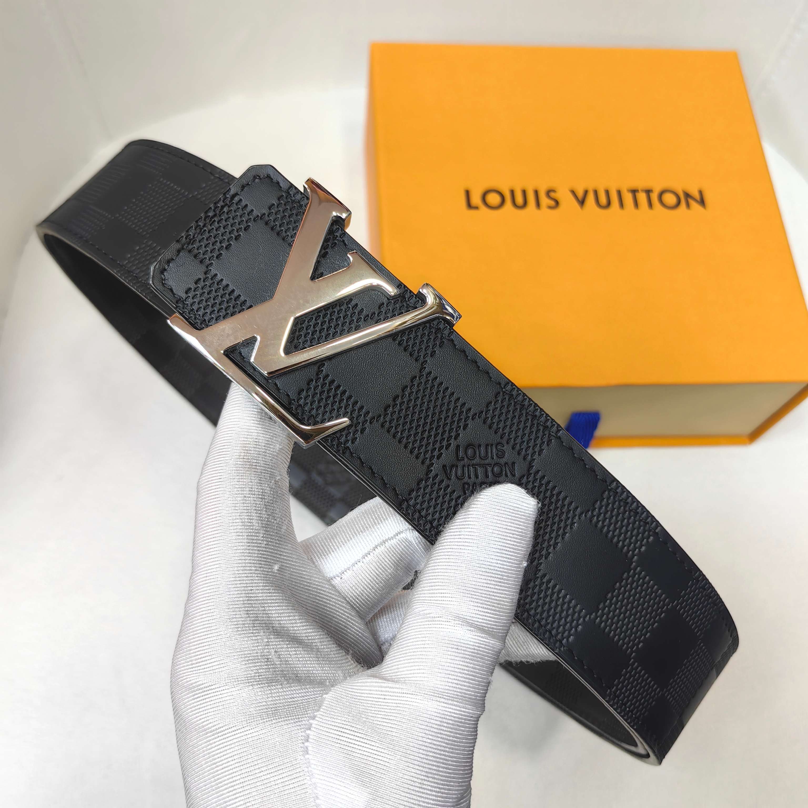 LV 代工厂货品 4.0宽度 可验货，正品一体铸造五金，原厂皮料。
