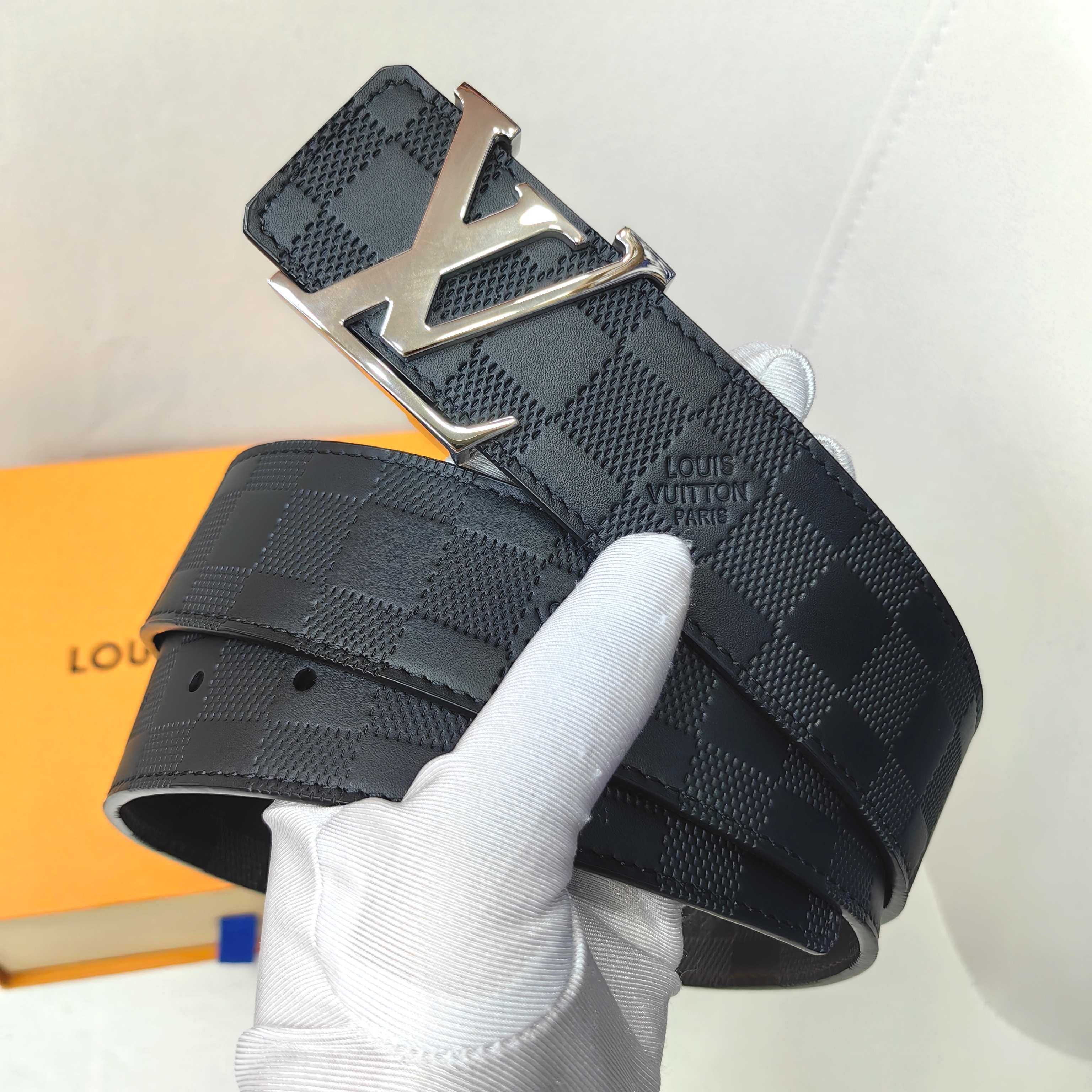 LV 代工厂货品 4.0宽度 可验货，正品一体铸造五金，原厂皮料。