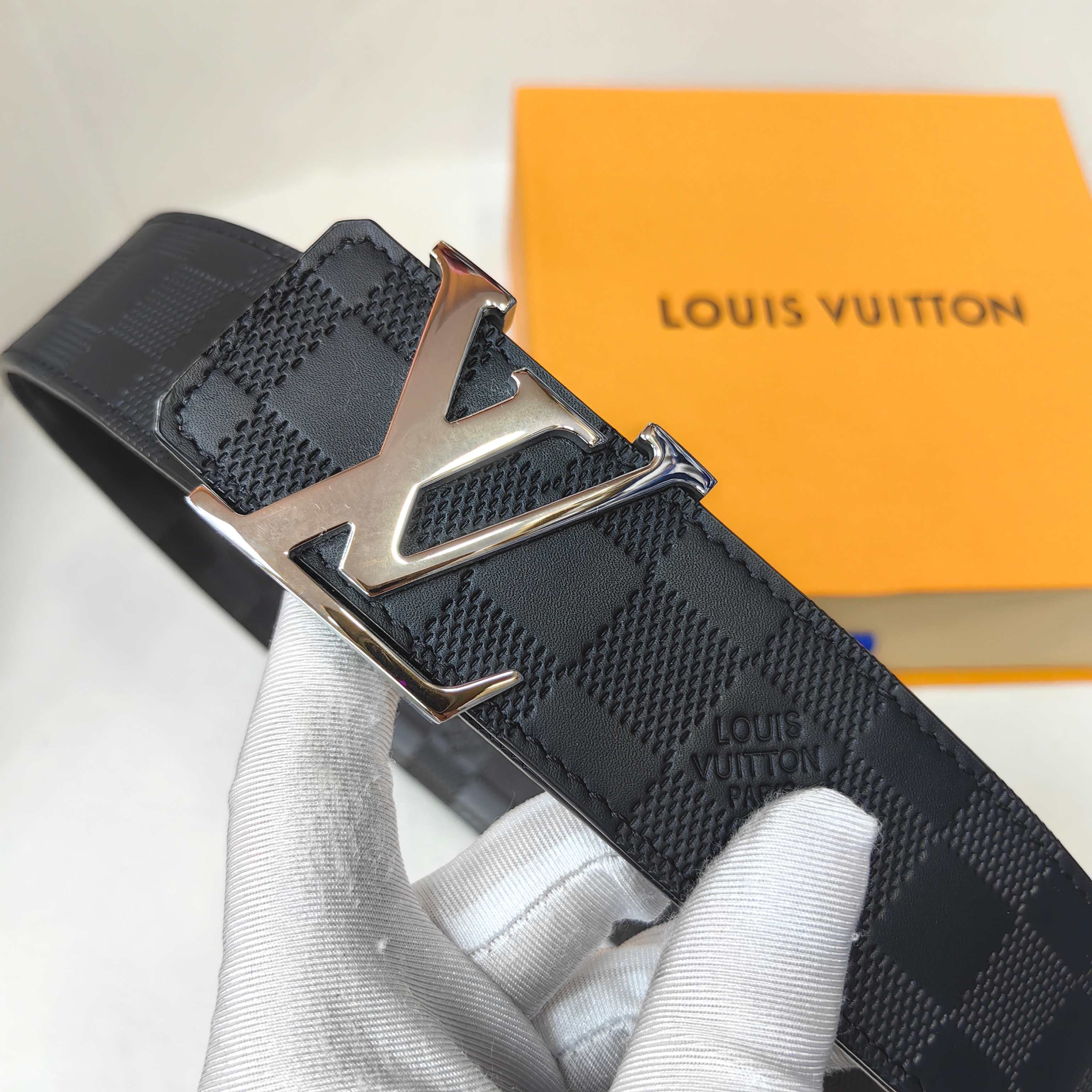 LV 代工厂货品 4.0宽度 可验货，正品一体铸造五金，原厂皮料。