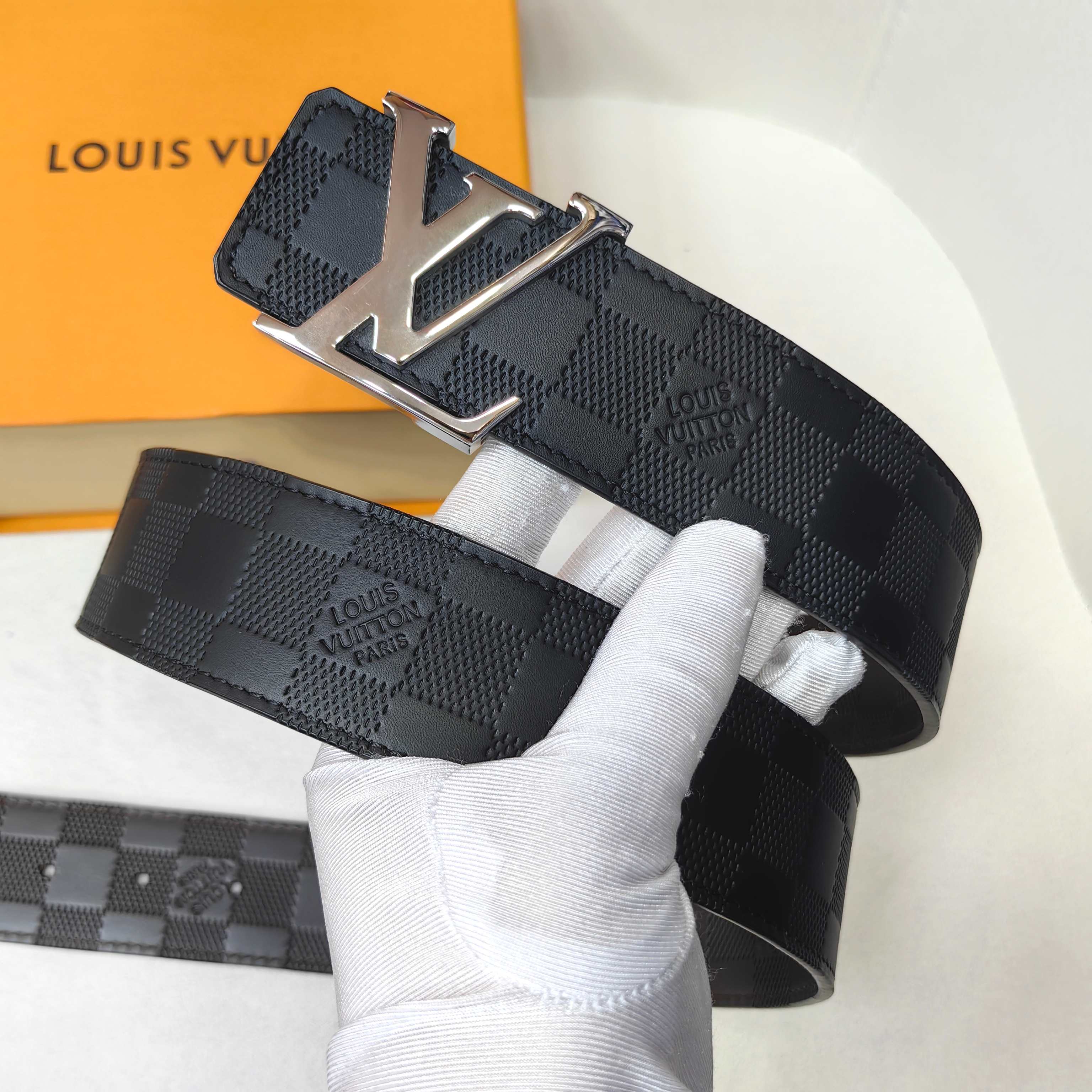 LV 代工厂货品 4.0宽度 可验货，正品一体铸造五金，原厂皮料。
