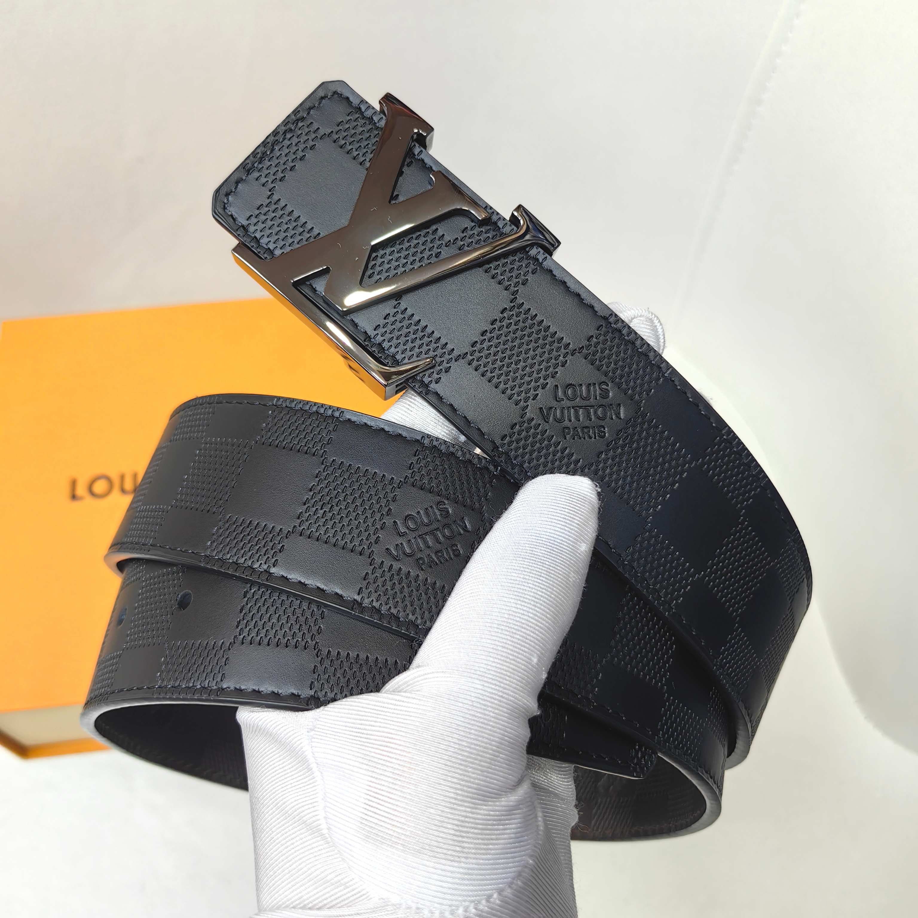 LV 代工厂货品 4.0宽度 可验货，正品一体铸造五金，原厂皮料。