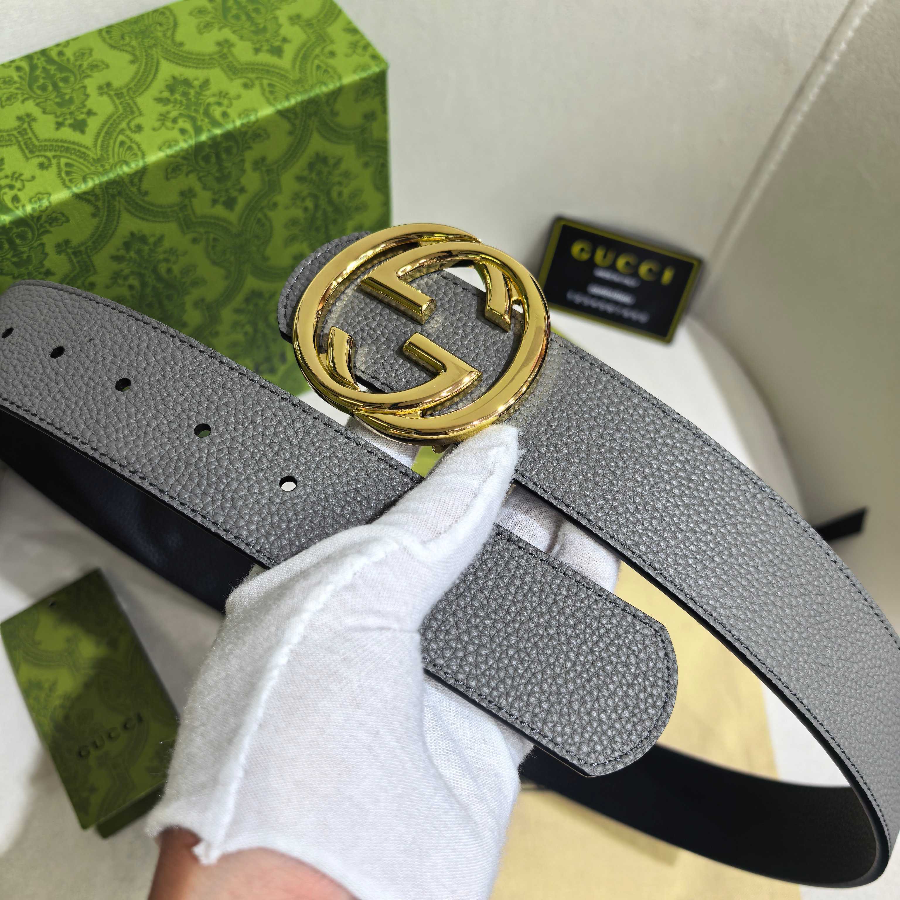 GUCCI  时尚经典腰带。配饰继续引领Gucci全新系列的潮流，以独具匠心的丰富细节和实用功能演绎出众品质。经典的双G