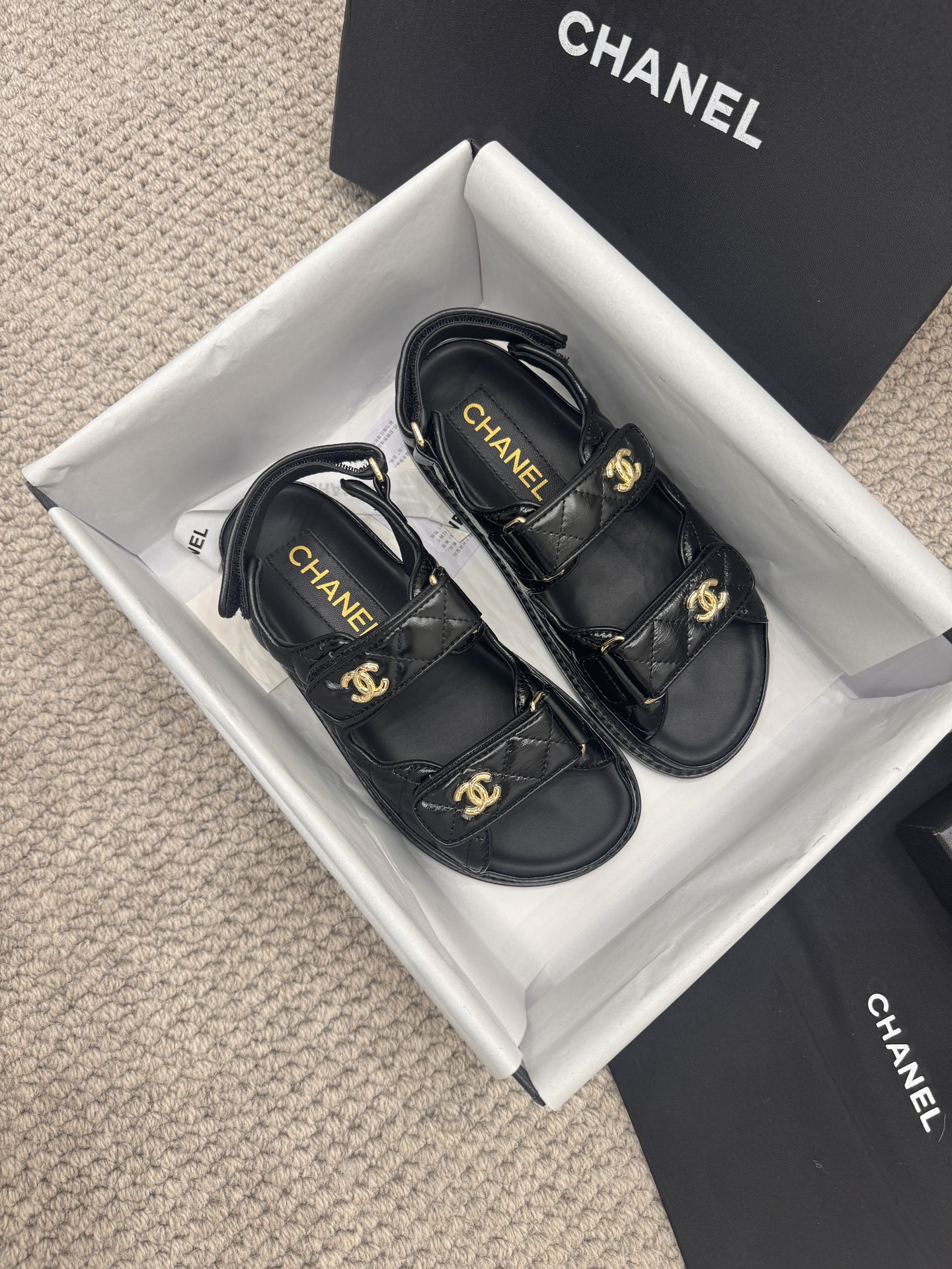 NO:255101,Comment New page!  Higher version!  Chanel 202 point new color Velcro sandal layout!  All colors are available in my home!  !  Imported upper fabric, sheepskin inside the footrest, multi-layer genuine leather sole. All equipped with top-grade packaging for the counter!  Size: 35-41 (can be made of rubber sole), sandals, chanel, sandals, sheepskin, Leather soles19860909批 新版面！高版本！Chanel 202点新色魔术贴凉鞋版面！ 所有的颜色我家都有！！鞋面进口面料,垫脚内里羊皮,多层真皮大底. 均配专柜顶级包装！ Size:35-41（可做橡胶底）,凉鞋,chanel,sandals,sheepskin,Leather soles,Women's Shoes