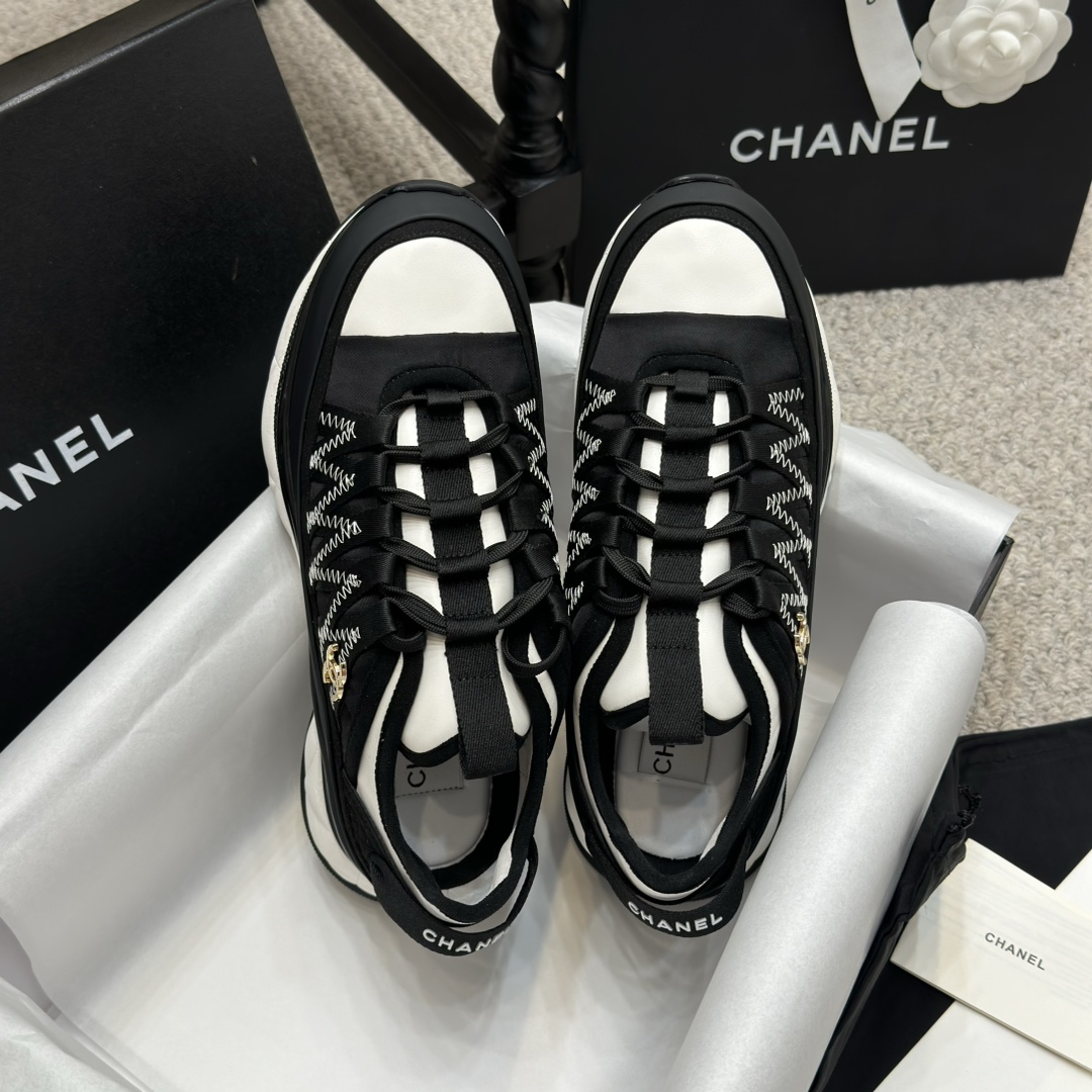NO:256299,Purchase grade CHANE* new thick-soled sneakers Classic black and white panda color scheme Coco girls must-have You can always trust Chanel designers' vision The feet are absolutely perfect, instantly lengthen the legs lines, full comfort score, no pressure on the feet Size 35-40, casual shoes/sports shoes, chanel, chanel, sneakers19860909代购级 CHANE*新款厚底运动鞋 经典黑白熊猫配色 Coco女孩必入 永远可以相信香奈儿设计师的眼光 上脚绝绝子 瞬间拉长腿部线条 舒适度满分 上脚无压力 尺码35-40,休闲鞋/运动鞋,chanel,chanel,sneakers,Women's Shoes