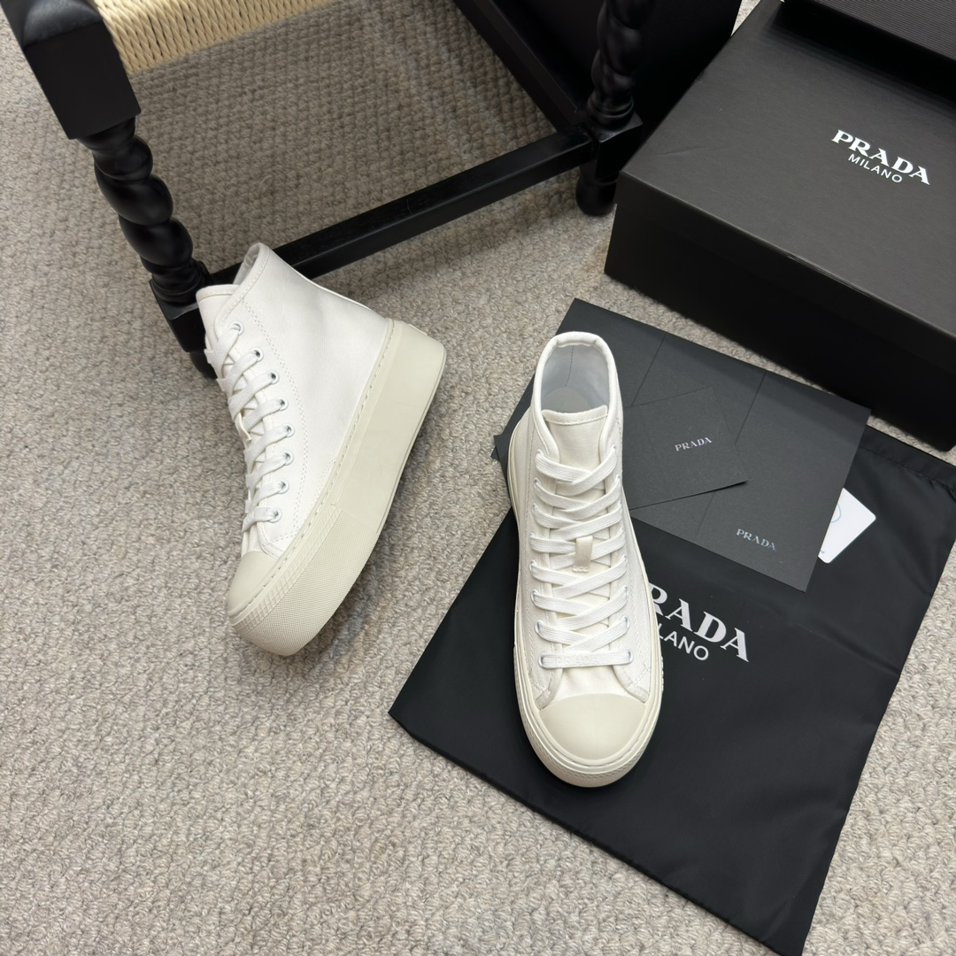Prada Haute Couture Classic Luxury Leather Shoe Loafer Shoes 2