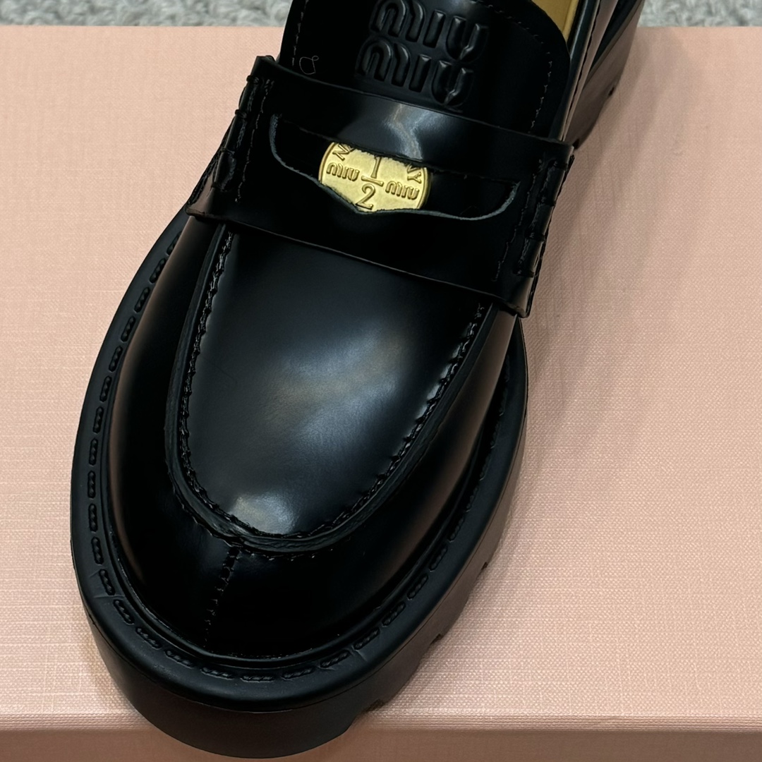 Miu Miu Classic Luxury Leather Shoe Loafer Ref.5E48BC8C 8