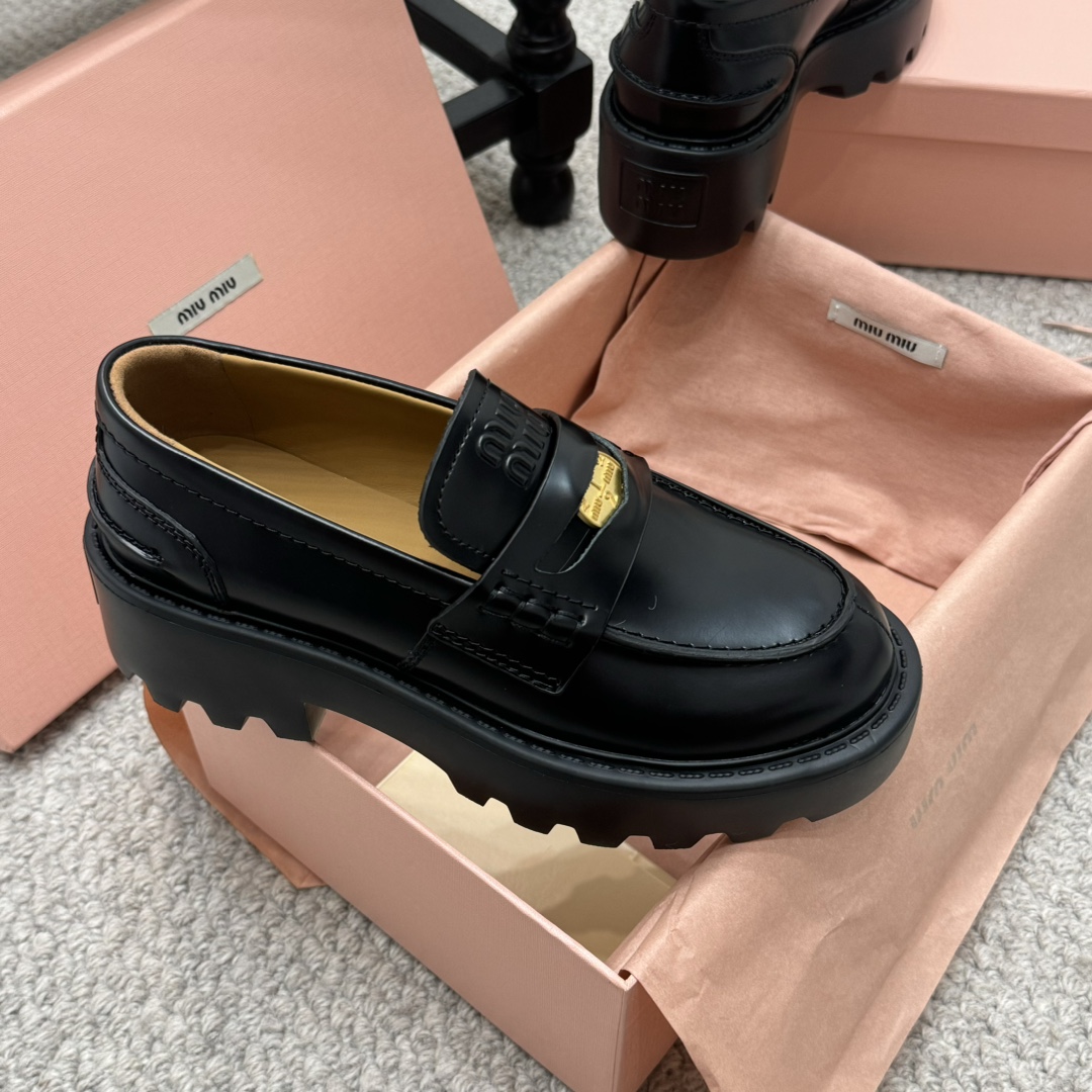 Miu Miu Classic Luxury Leather Shoe Loafer Ref.5E48BC8C 3