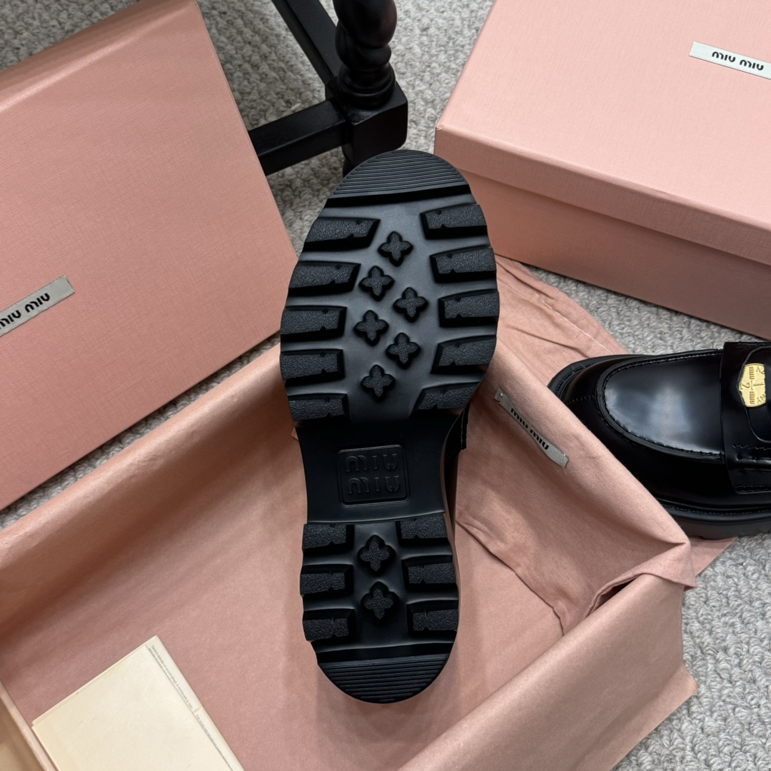 Miu Miu Classic Luxury Leather Shoe Loafer Ref.5E48BC8C 9