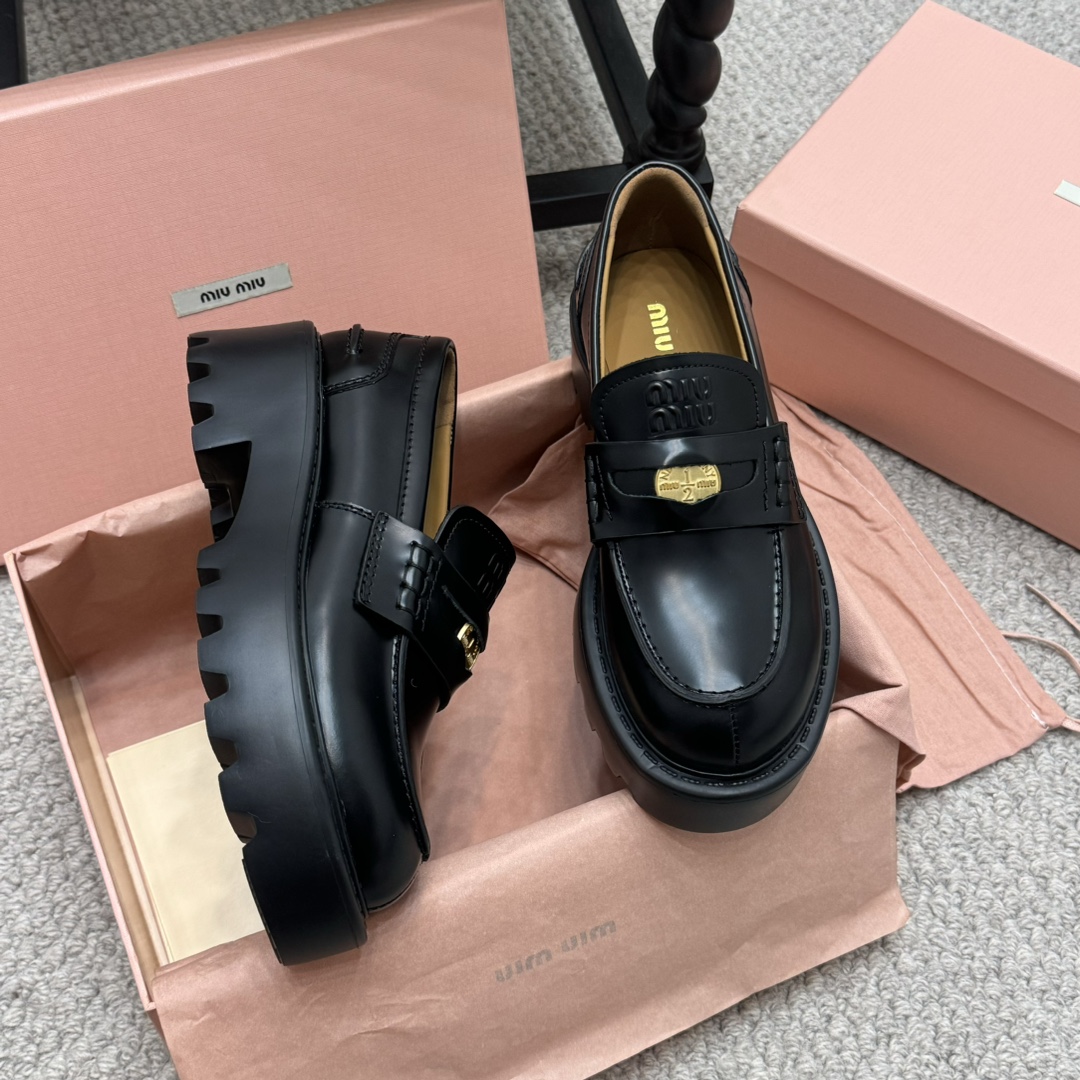 Miu Miu Classic Luxury Leather Shoe Loafer Ref.5E48BC8C 4