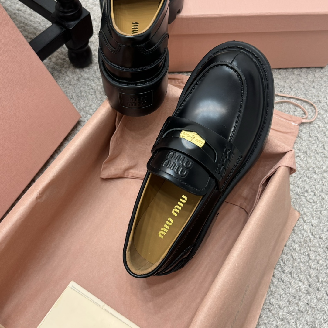 Miu Miu Classic Luxury Leather Shoe Loafer Ref.5E48BC8C 5