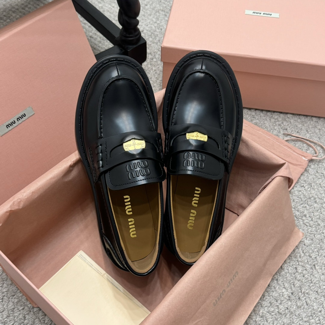 Miu Miu Classic Luxury Leather Shoe Loafer Ref.5E48BC8C 2