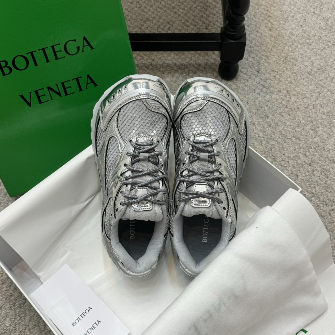 NO:256277,Purchase level couples catwalk BV Orbit sneakers Wang Yibo same couples casual shoes dad shoes!  Runner sneakers!  Original version purchased and developed!  Use original lightweight technology mesh fabric, the original version is consistent!  Complex process!  The rubber outsole is designed with geometric patterns. The high-end version of the King Bang series still looks thinner. It is very nice. It is playable and resistant to fabrication, benchmarks the right version, and the shoe covers the high-end version. The original outsole is exclusively opened with a color-blocking TPU outsole, and the material is the same as the original!  Size:#Women's 35-40Men's 39-45Men's 39-45Men's 3, casual shoes/sports shoes, bottega veneta,sneakers19860909代购级 情侣款走秀款BV Orbit运动鞋 王一博 同款 情侣款休闲鞋老爹鞋！Runner运动鞋！原版购入开发！采用原版轻质科技网布面料,原版一致！工艺复杂！搭配几何图案设计橡胶外底 王炸系列高版本,还是一样显腿细 非常nice.耐玩耐造,对标对版,套包鞋工艺 认准高版本 大底原版独家开模,选用拼色TPU大底,材质重量原版一致！ Size:#女35-40  男39-45 女款 男款,休闲鞋/运动鞋,bottega veneta,sneakers,Women's Shoes