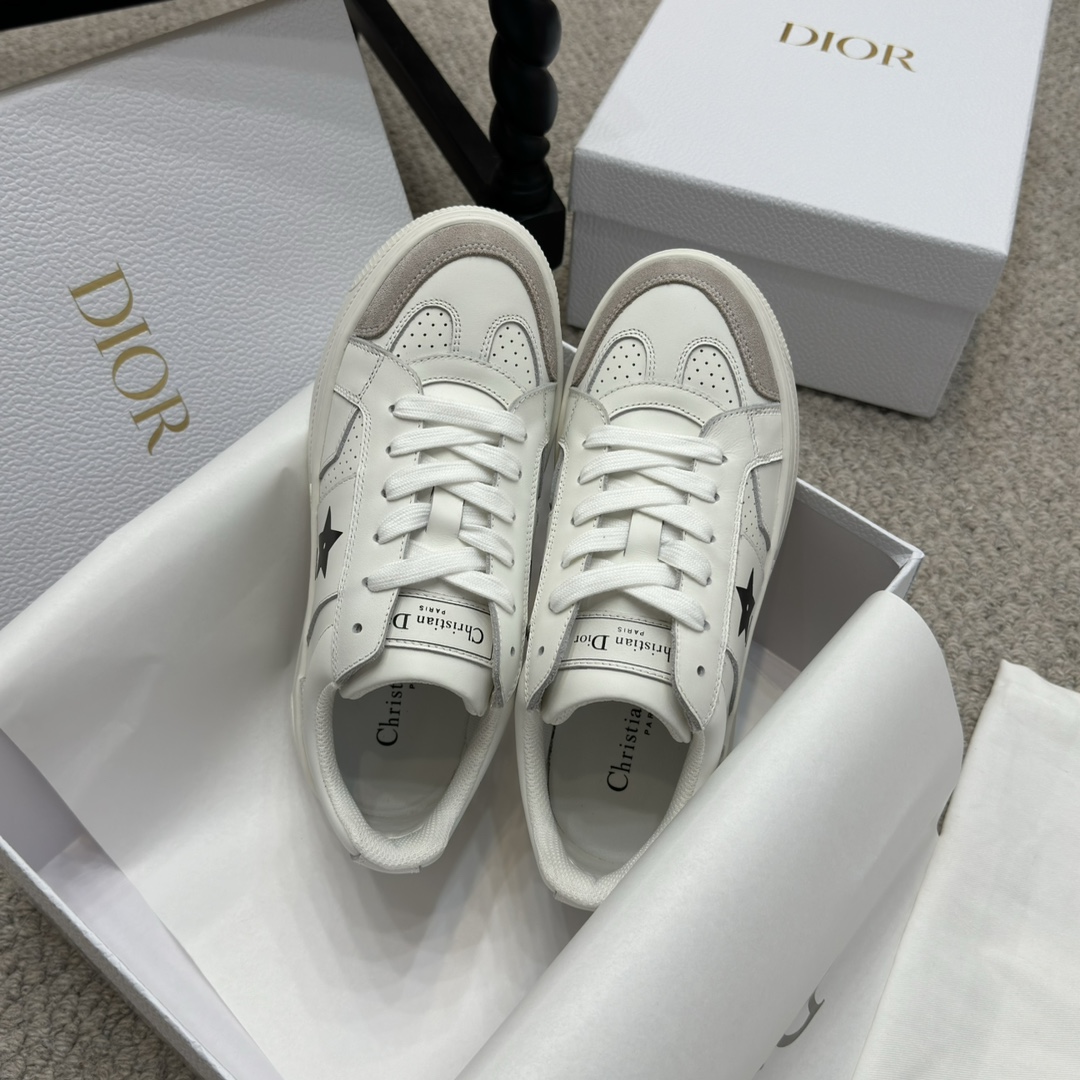 NO:236928,Counter Synchronization 4 Dio* newest sponge cake shoes thick-soled casual shoes. This Dior Star sneaker continues the long-lasting outline and is carefully made of cowhide leather, so it will be particularly comfortable to wear. Decorate the shoelace eyelets with the same-toned suede inlaid metal stars to enhance the style. The style is light and matched with the 