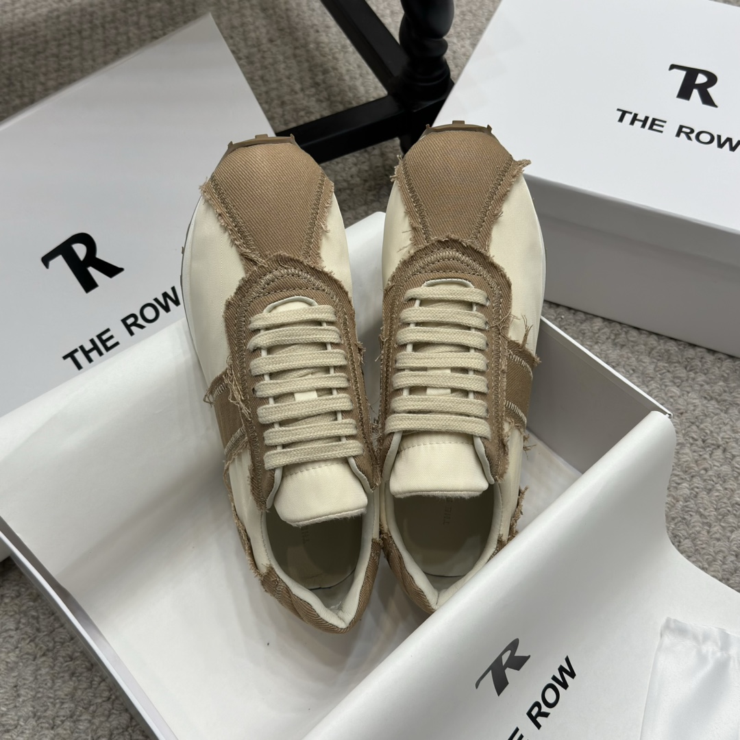 NO:229790,Purchase grade The Row niche brand Mica series cashmere nylon retro casual Forrest Gump sneakers retro sneakers, continues the brand's high-end clean simplicity beauty, exquisite splicing upper is full of detailed design. The Row Mica sneakers are made of soft cashmere and high-performance nylon, decorated with frosted edges, and are equipped with cushioned sole with tiny rubber anti-slip blocks Fabric: Original customized high-density canvas Inner: Imported breathable mesh/sheepskin sole: Original open mold anti-slip rubber foam Sole 2.5CM Size: Women's 35-40, casual shoes/sports shoes, sneakers, sheepskin19860909代购级 The Row 小众品牌Mica系列 羊绒尼龙 复古 休闲 阿甘运动鞋 复古运动鞋,延续着品牌的高级干净的简约之美,考究的拼接鞋面又充满细节的设计.The Row Mica运动鞋采用柔软羊绒和高性能尼龙制成,毛边边缘装饰,配有微小橡胶防滑块的缓冲鞋底 面料 : 原版定制定制高密度帆布 内里 : 进口透气网里/羊皮里 鞋底 : 原版开模防滑橡胶发泡 底厚 2.5CM Size : 女款35-40,休闲鞋/运动鞋,sneakers,sheepskin,Women's Shoes