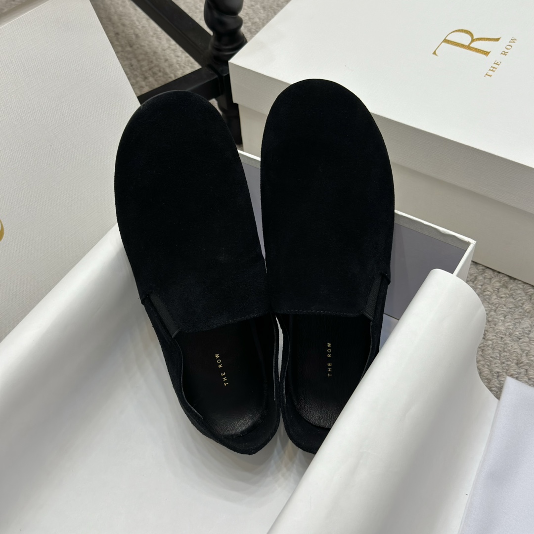 NO:229763,The Row Lazy Grandma Shoes Minimalist Round-toe Loafers Flat Shoes Soft and Comfortable French elegant temperament online, high-end and fashionable, salty or sweet, literary and elegant!  Wearable items in all seasons, easy to wear and look good, Fengmo’s global classic works, soft and delicate reverse-sweet fabric makes this single shoe immediately unique and very textured. The upper uses imported Niujing   Snowflake Piao, soft sheepskin, outsole, ultra-thin wear-resistant rubber sole, size35-39 (40 custom made without return), loafers, loafers, sheepskin19860909专柜同步 The Row 慵懒奶奶鞋 极简风圆头一脚蹬乐福鞋平底单鞋 柔软超舒服 法式优雅气质在线、高级又时髦,可盐可甜,文艺又气质！四季可穿的单品,好穿又好看,风魔全球经典著作,柔软细腻反绒面料让这款单鞋立马变得与众不同,非常的有质感. 鞋面采用进口牛京 雪花飘 内里和垫脚柔软羊皮 大底超薄耐磨橡胶大底 size35-39（40定做不退换）,乐福鞋,loafers,sheepskin,Women's Shoes