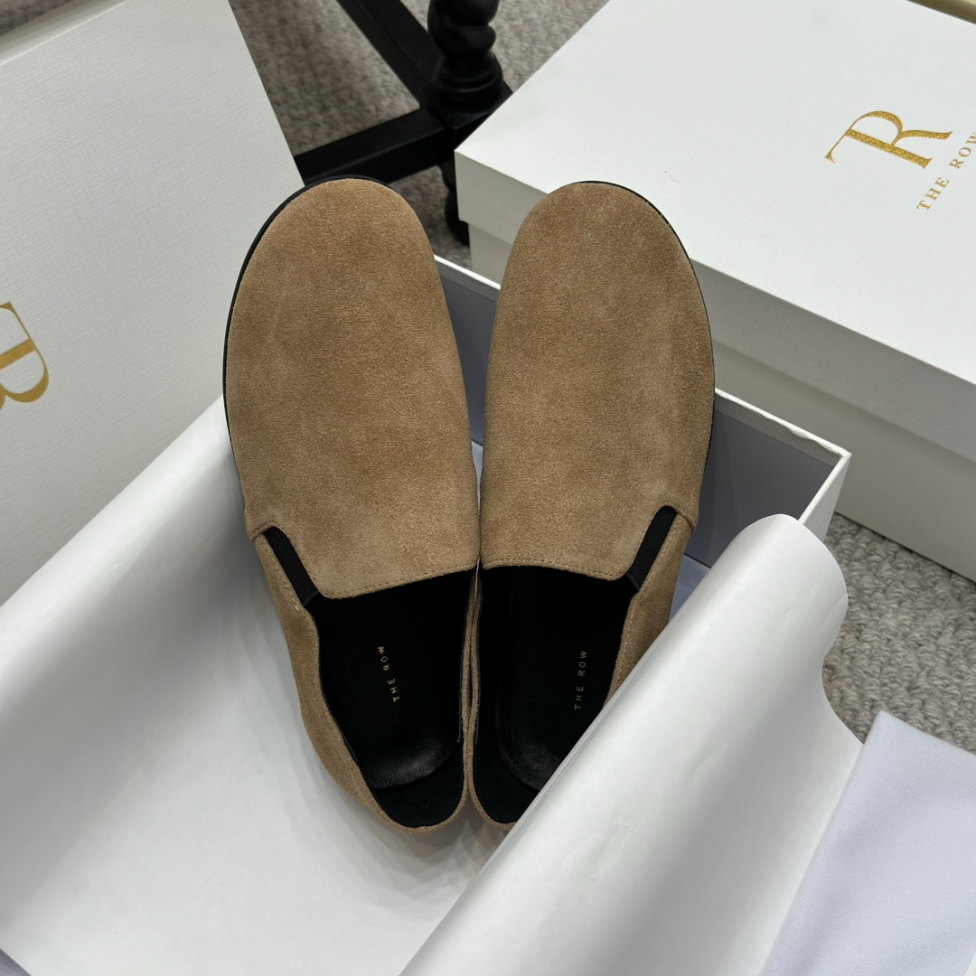 NO:229779,The Row Lazy Grandma Shoes Minimalist Round-toe Loafers Flat Shoes Soft and Comfortable French elegant temperament online, high-end and fashionable, salty or sweet, literary and elegant!  Wearable items in all seasons, easy to wear and look good, Fengmo’s global classic works, soft and delicate reverse-sweet fabric makes this single shoe immediately unique and very textured. The upper uses imported Niujing   Snowflake Piao, soft sheepskin, outsole, ultra-thin wear-resistant rubber sole, size35-39 (40 custom made without return), loafers, loafers, sheepskin19860909专柜同步 The Row 慵懒奶奶鞋 极简风圆头一脚蹬乐福鞋平底单鞋 柔软超舒服 法式优雅气质在线、高级又时髦,可盐可甜,文艺又气质！四季可穿的单品,好穿又好看,风魔全球经典著作,柔软细腻反绒面料让这款单鞋立马变得与众不同,非常的有质感. 鞋面采用进口牛京 雪花飘 内里和垫脚柔软羊皮 大底超薄耐磨橡胶大底 size35-39（40定做不退换）,乐福鞋,loafers,sheepskin,Women's Shoes