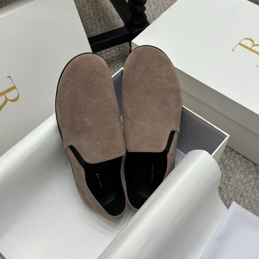 NO:229787,The Row Lazy Grandma Shoes Minimalist Round-toe Loafers Flat Shoes Soft and Comfortable French elegant temperament online, high-end and fashionable, salty or sweet, literary and elegant!  Wearable items in all seasons, easy to wear and look good, Fengmo’s global classic works, soft and delicate reverse-sweet fabric makes this single shoe immediately unique and very textured. The upper uses imported Niujing   Snowflake Piao, soft sheepskin, outsole, ultra-thin wear-resistant rubber sole, size35-39 (40 custom made without return), loafers, loafers, sheepskin19860909专柜同步 The Row 慵懒奶奶鞋 极简风圆头一脚蹬乐福鞋平底单鞋 柔软超舒服 法式优雅气质在线、高级又时髦,可盐可甜,文艺又气质！四季可穿的单品,好穿又好看,风魔全球经典著作,柔软细腻反绒面料让这款单鞋立马变得与众不同,非常的有质感. 鞋面采用进口牛京 雪花飘 内里和垫脚柔软羊皮 大底超薄耐磨橡胶大底 size35-39（40定做不退换）,乐福鞋,loafers,sheepskin,Women's Shoes