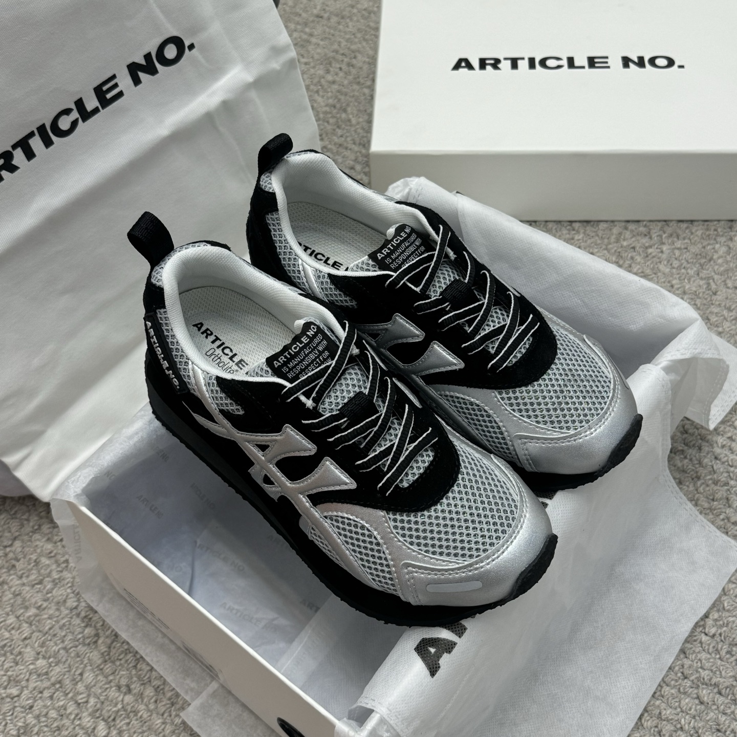 NO:236926,Niche brand ARTICLE ** retro jogging shoes, many celebrities are wearing... It is comfortable and lighter on the feet. The built-in soft and elastic insole easily increases by 3.5 cm, and the cloud-like comfort is unprecedented. It is suitable for all commuting occasions. The simple and retro look takes into account details and innovation. It is more suitable for you who pursue quality and fashion. Define outstanding style and interpret free attitude. Many color schemes are so beautiful!  The official website of the hot global counter is out of stock. It is super retro and versatile and beautiful. It is also one of the best sports shoes for many celebrities to grow grass. Buy genuine products and develop them, with a two-color sole, and the craftsmanship is complicated!  Imported fabric cowhide/beef silhouette, inner lining original breathable net, outsole original outsole, size 35-40, casual shoes/sports shoes, christian louboutin, sneakers, cowhide19860909小众牌 ARTICLE **复古慢跑鞋,超多明星都在穿..... 上脚舒适脚感更轻盈, 内置软弹鞋垫轻松增高3.5厘米, 云朵般舒适感前所未有, 适用于各种通勤场合. 简约复古的造型兼顾了细节与创新 更加适合追求品质与时髦的你 定义出众型格演绎自由态度 超多配色太好看啦！ 火爆全球专柜官网断货 超级复古百搭好看 也是众多明星种草的最佳运动鞋之一. 购入正品打版开发,双色大底,工艺复杂！ 面料进口牛皮/牛猄 内里原版透气网 大底原版大底 码数35-40,休闲鞋/运动鞋,christian louboutin,sneakers,cowhide,Women's Shoes