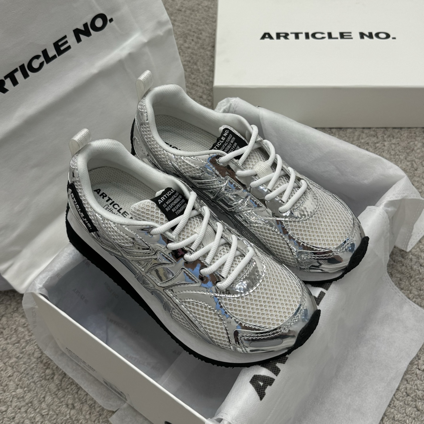 NO:231546,Niche brand ARTICLE ** retro jogging shoes, many celebrities are wearing... It is comfortable and lighter on the feet. The built-in soft and elastic insole easily increases by 3.5 cm, and the cloud-like comfort is unprecedented. It is suitable for all commuting occasions. The simple and retro look takes into account details and innovation. It is more suitable for you who pursue quality and fashion. Define outstanding style and interpret free attitude. Many color schemes are so beautiful!  The official website of the hot global counter is out of stock. It is super retro and versatile and beautiful. It is also one of the best sports shoes for many celebrities to grow grass. Buy genuine products and develop them, with a two-color sole, and the craftsmanship is complicated!  Imported fabric cowhide/beef silhouette, inner lining original breathable net, outsole original outsole, size 35-40, casual shoes/sports shoes, christian louboutin, sneakers, cowhide19860909小众牌 ARTICLE **复古慢跑鞋,超多明星都在穿..... 上脚舒适脚感更轻盈, 内置软弹鞋垫轻松增高3.5厘米, 云朵般舒适感前所未有, 适用于各种通勤场合. 简约复古的造型兼顾了细节与创新 更加适合追求品质与时髦的你 定义出众型格演绎自由态度 超多配色太好看啦！ 火爆全球专柜官网断货 超级复古百搭好看 也是众多明星种草的最佳运动鞋之一. 购入正品打版开发,双色大底,工艺复杂！ 面料进口牛皮/牛猄 内里原版透气网 大底原版大底 码数35-40,休闲鞋/运动鞋,christian louboutin,sneakers,cowhide,Women's Shoes