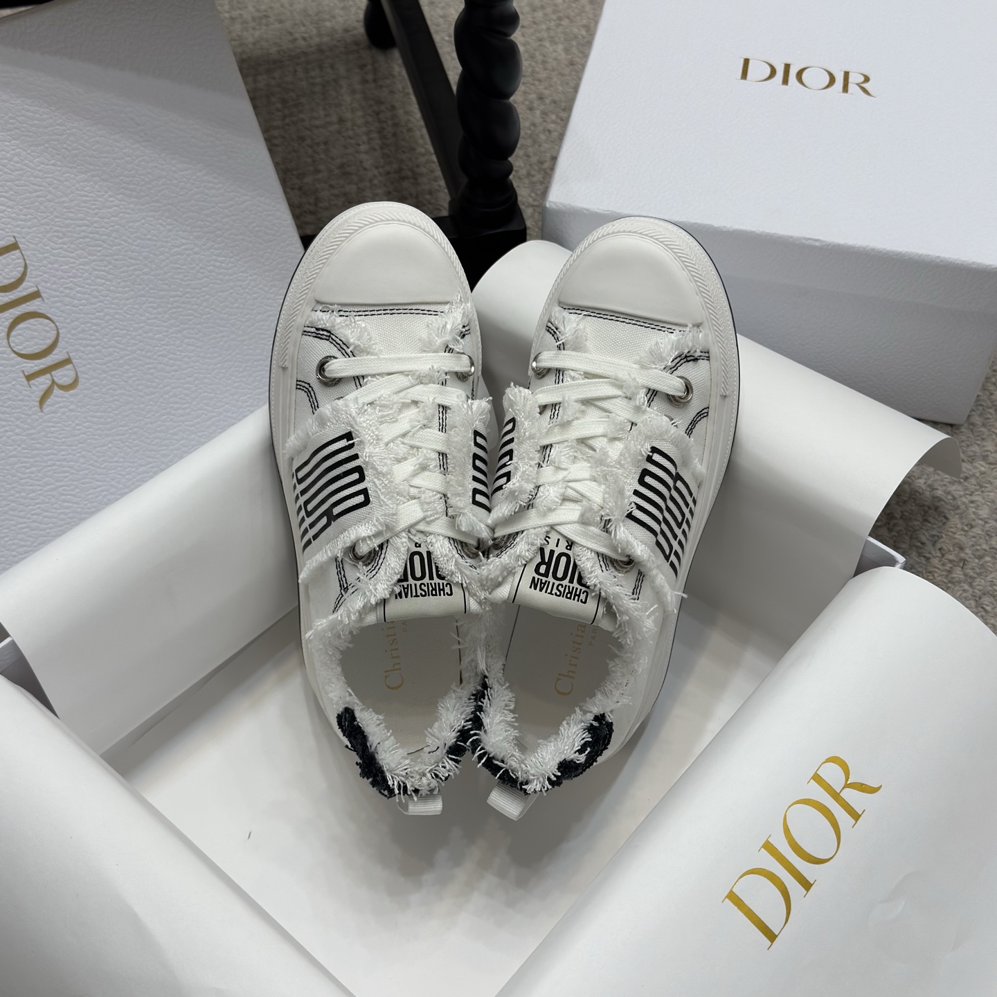 NO:235987,Casual model Heavy industry h or This Dior Vibe Dior thick sole shoes incorporates Dior's classic element style low top casual thick sole trendy shoes and shoes items Original custom made CD canvas inner lining original custom made super soft breathable water dyed sheepskin inner lining original sole open mold rubber two-color outsole thick 5CM configuration counter genuine original packaging Size35-40 (41.42 order), casual shoes/sports shoes, dior, dior, sneakers, sheepskin19860909休闲款 重工型h or 这款Dior Vibe迪奥厚底鞋融入 Dior 的经典元素风格低帮休闲厚底潮鞋板鞋单品 面料原版定制CD帆布 内里原版定制超级柔软透气水染羊皮内里 大底原版开模橡胶双色大底 底厚5CM 配置专柜正品原版包装 Size35一40（41.42订),休闲鞋/运动鞋,dior,dior,sneakers,sheepskin,Women's Shoes