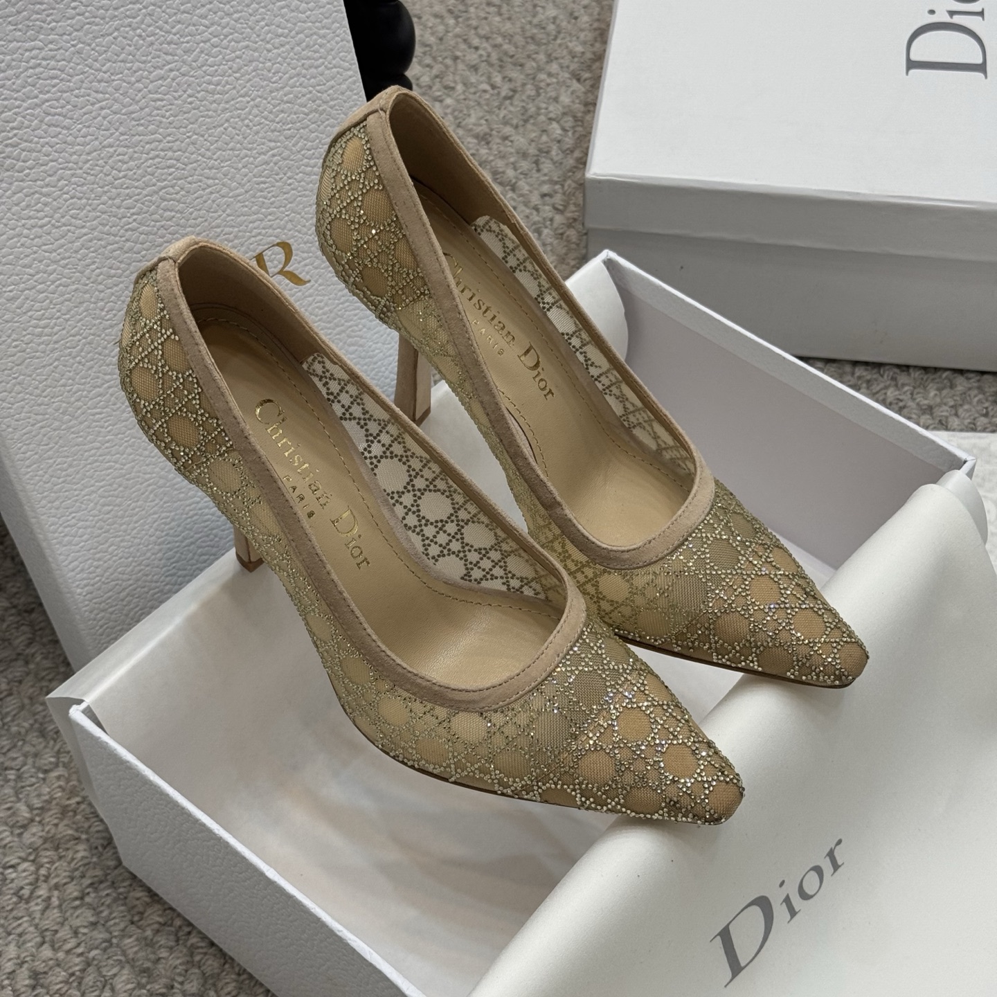 NO:223236,High version Dio's newest mesh rhinestone high heels bling bling flashes out of the galaxy classic shoe shape super modified foot shape The single master key in the closet is the one step at a time, worth every girl to have! Material upper imported mesh super flash rhinestone foot pad: sheepskin Outsole: Italian leather outsole Heel height 10cm/6.5cm Size standard size 34-43 (34.40.41.42.43. Custom made), high heels, dior, high heels, sheepskin, Leather soles19860909高版本 Dio*新款网纱水钻高跟鞋 bling bling闪出银河系 经典鞋型超级修饰脚型 衣橱里单万能钥匙非它莫属 一步一优雅 值得每一位女生拥有! 材质鞋面进口网纱超闪水钻 垫脚:羊皮 大底:意大利真皮大底 跟高10cm/6.5cm Size标准码34-43 (34.40.41.42.43. 订做）,高跟鞋,dior,high heels,sheepskin,Leather soles,Women's Shoes