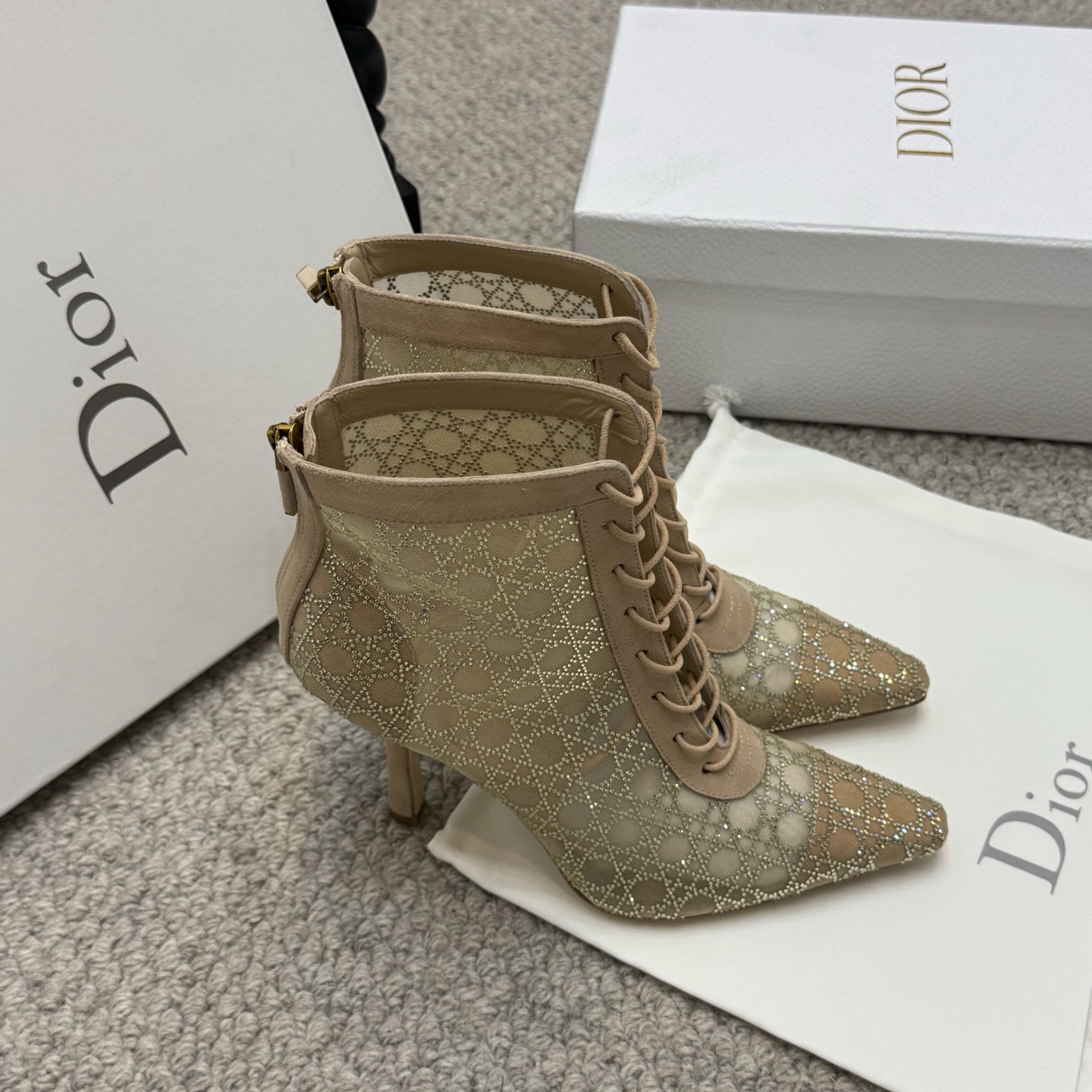 NO:223266,High-version Dio* new mesh rhinestone high heels bling bling flashes out of the galaxy classic shoe shape super modified foot shape single master key in the closet is the one step at a time, worth every girl to have! Material upper imported mesh super flash rhinestone foot pad: sheepskin Outsole: Italian leather outsole Heel height 10cm/6.5cm Size standard code 34-43 (34.40.41.42.43. Custom made), boots, dior, boots, high heels, sheepskin, Leather soles19860909高版本 Dio*新款网纱水钻高跟鞋 bling bling闪出银河系 经典鞋型超级修饰脚型 衣橱里单万能钥匙非它莫属 一步一优雅 值得每一位女生拥有! 材质鞋面进口网纱超闪水钻 垫脚:羊皮 大底:意大利真皮大底 跟高10cm/6.5cm Size标准码34-43 (34.40.41.42.43. 订做）,靴子,dior,boots,high heels,sheepskin,Leather soles,Women's Shoes