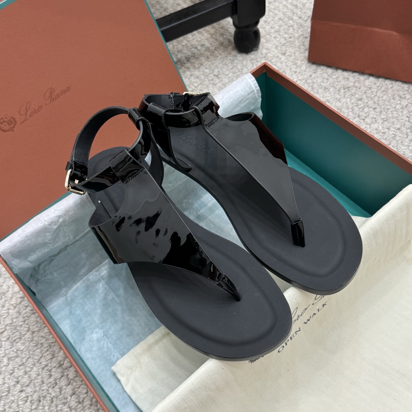 NO:409836,High-version Loro Piana Open Walk Top Purchase Edition Customized for ZP, Top-level version on the market ~ New Floaty flat-soled moccasin shoes are made of soft, breathable and elastic head-layer cowhide multi-color imported cowhide inner insole sheepskin sole is the best version~ Imported fixed leather outsole Size size 35-41 (customized for size 40.41) Full package with LP, split-toe shoes, loro piga, loro piga, cowhide, sheepskin, Leather soles19860909高版本 Loro Piana Open Walk 顶级代购版对ZP定制,市面顶级版本 ～新款Floaty平底莫卡辛鞋采用柔软、透气且富有弹性的头层牛皮制作 颜色多色 鞋面进口牛皮 内里鞋垫绵羊皮 鞋底认准最好版本～进口定型真皮大底 Size 35-41码（40.41码定做） 配LP全套包装,分趾鞋,loro piana,loro piana,cowhide,sheepskin,Leather soles,Women's Shoes