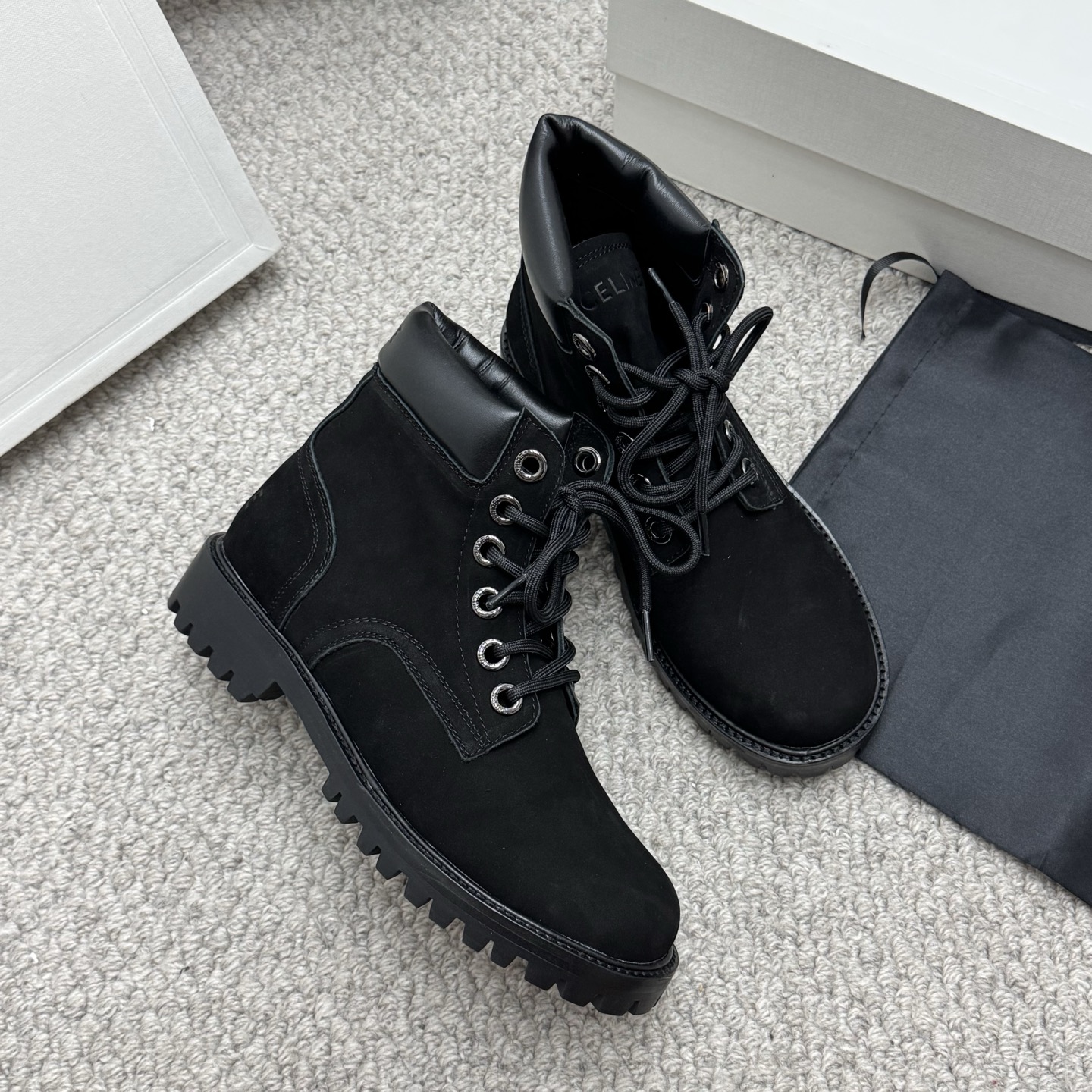 NO:479387,Martin boots 2025ss autumn and winter new CELINE Couple Martin big yellow boots series classic Martin boots thick-soled lace-up boots CELINE Silin The latest autumn and winter show style Martin boots are so many celebrities and celebrities are invincible and slim. The feet are super beautiful and versatile. Imported Italian calfskin. The leather soft... Customized upper beef matte. The foot pads are cowhide. The sole is genuine leather edge strip/TPU rubber combination sole. Size35-39 (40.41.42 customized), boot loafers, celine, celine, loafers, boots, cowhide19860909马丁靴 2025ss秋冬新款 CELINE 赛琳 情侣款马丁大黄靴系列经典马丁靴厚底系带短靴 CELINE思琳 秋冬最新走秀款 马丁靴超多明星网红上脚 无敌显瘦 上脚超级好看百搭 进口意大利小牛皮 皮质柔软... 鞋面定制牛磨砂 垫脚内里牛皮 鞋底真皮沿条/TPU橡胶组合大底 Size35-39(40.41.42定做）,靴子乐福鞋,celine,celine,loafers,boots,cowhide,Women's Shoes