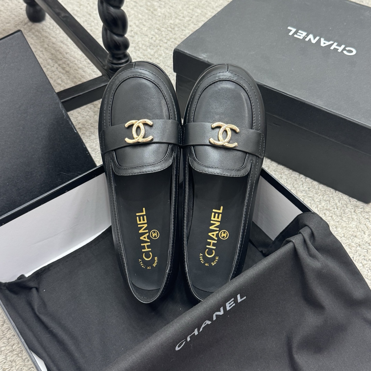 NO:460652,Single shoes Chanel 25ss Xiaoxiang New style Xiaoxiang loafers Single shoes autumn and winter must-have hot products for Xiangjia Goddess series, with the elegant and famous temperament of Xiangjia, super durable, irresistible, heart-wonderful... Imported calfskin on the upper Original mold opening hardware logo Mixed-bred sheepskin in the innermost Italian leather outsole Size35-41, loafers, chanel, chanel, loafers, cowhide, sheepskin, Leather soles19860909单鞋 Chanel 25ss 小香 新款 小香乐福鞋 单鞋秋冬 香家必备爆款 女神系列,拥有香家特色优雅名媛气质,超级耐看,让人无法抗拒,心动ing…… 鞋面进口小牛皮  原版开模五金logo 内里混种羊皮 大底意大利真皮大底 Size35-41,乐福鞋,chanel,chanel,loafers,cowhide,sheepskin,Leather soles,Women's Shoes