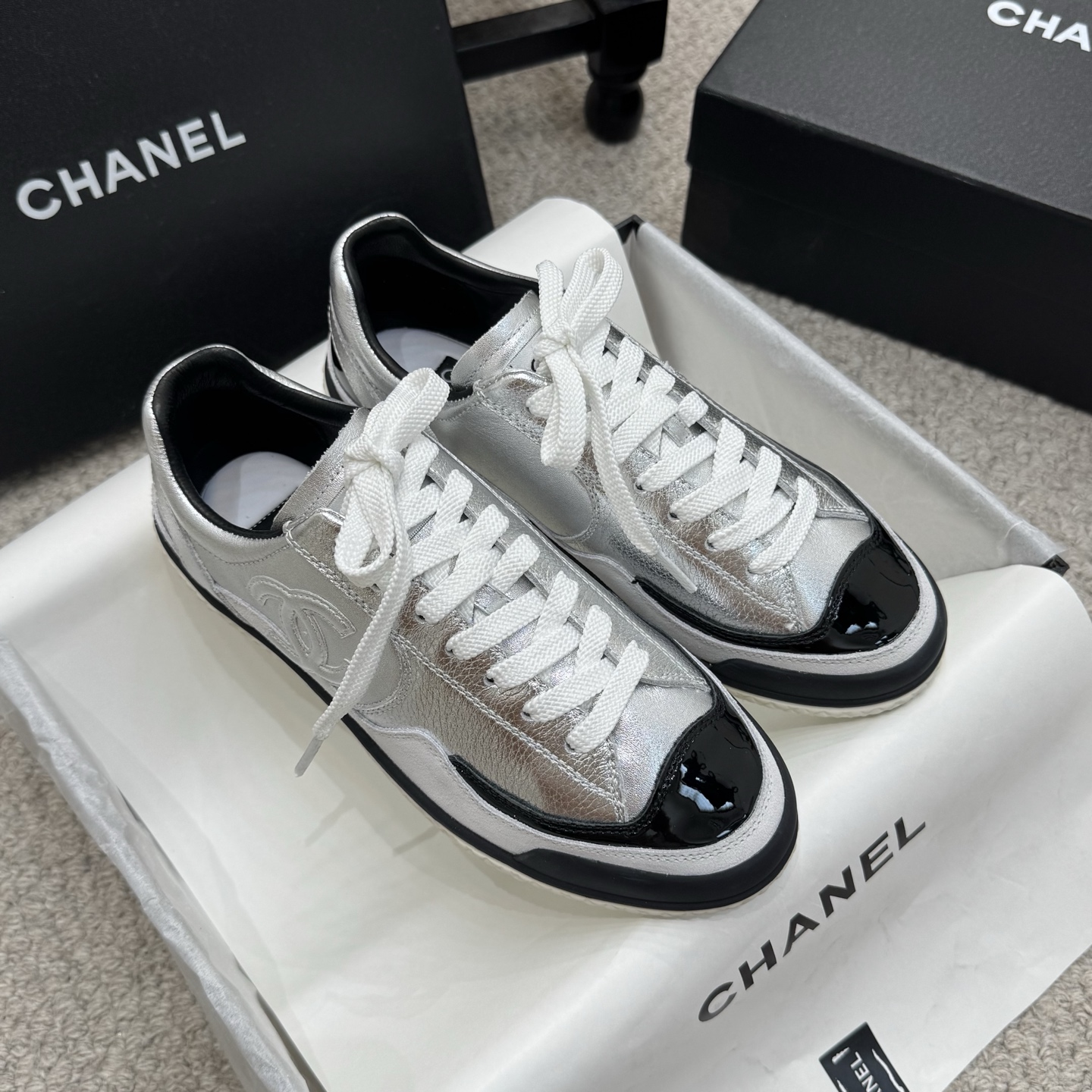 NO:497724,Purchase grade Chanel 25K Panda color matching German training shoes Casual sports shoes Baseball shoes Original purchase and development Making goods Xiaoxiang C home Another super hit product, the love of internet celebrity bloggers and ladies, various praises from social platforms, popular super high texture and breathable super spring and summer, seeing this issue can always evoke the girl's inner demand for fashion Latest suede material Classic black and white color matching Full of fashionable feeling on the feet Easy to take care of Fabric: Original custom cowhide Customized soft sheepskin Sole Original two-color TPU sole Thickness 2CM Size: 35-41 (40.41 Customized), casual shoes/sports shoes, chanel, chanel, chanel, chanel, chanel, sneakers, cowhide, sheepskin, chamois leather19860909代购级 Chanel香奈儿 25K 熊猫配色 德训鞋 休闲 运动鞋 棒球鞋 原版购入开发 做货 小香 C家 专柜又一超级大爆款,网红博主小姐姐们的挚爱,社交平台的各种夸赞,人气超高质感透气超级春夏,看到这期总能唤起少女内心对时髦的诉求 最新麂皮材质 经典黑白配色 上脚时髦感十足 容易打理 面料:原版定制牛皮 内里定制柔软羊皮里 鞋底原版双色抽空TPU底 底厚2CM Size : 35-41（40.41定做）,休闲鞋/运动鞋,chanel,chanel,chanel,sneakers,cowhide,sheepskin,chamois leather,Women's Shoes