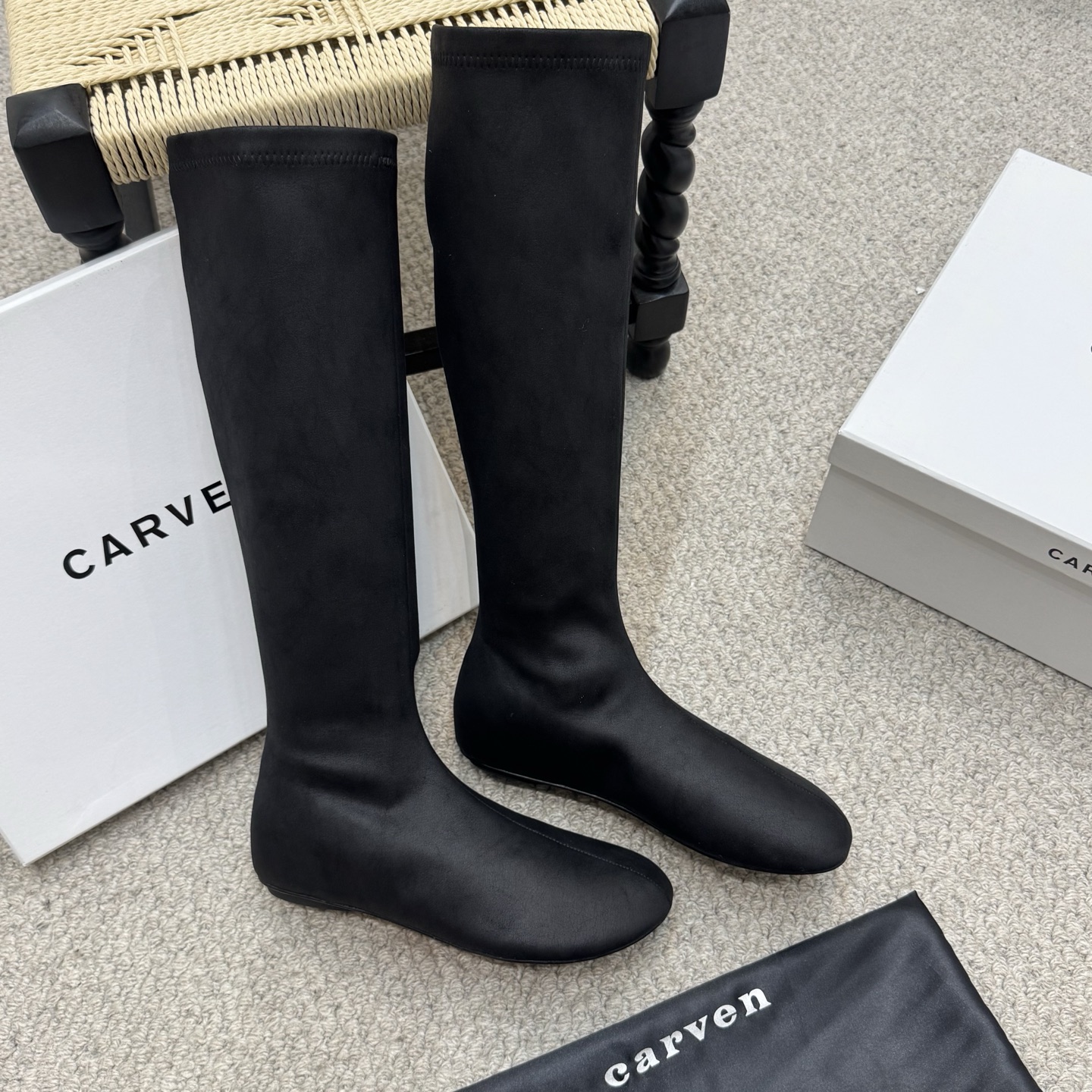 NO:536915,Elastic boots Silk Carven As a brand with elegant French style, its women's elastic boots usually combine fashionable design and practical functions. - Made of high-quality elastic sheepskin, sheepskin has the characteristics of softness, breathability, wear resistance, etc., which can ensure the comfort and durability of the boots. - Elastic design makes the boots more fit the foot shape, more comfortable to wear, and also convenient to put on and take off. Fabric silk satin, imported elastic lycra, imported elastic leather surface Sole genuine leather injection molded sole Size35-39 (customized for 40), boots, boots, sheepskin, real silk19860909弹力靴 真丝 Carven（卡纷）作为一个具有法式优雅风格的品牌,其女士弹力靴通常融合了时尚设计与实用功能. - 采用优质弹力羊皮制作,羊皮具有柔软、透气、耐磨等特点,能够确保靴子的舒适度和耐用性. - 弹力设计使得靴子更加贴合脚型,穿着更加舒适,同时也方便穿脱. 面料真丝缎面、进口弹力莱卡、进口弹力皮面 鞋底真皮注塑大底 Size35-39（40定做),靴子,boots,sheepskin,real silk,Women's Shoes