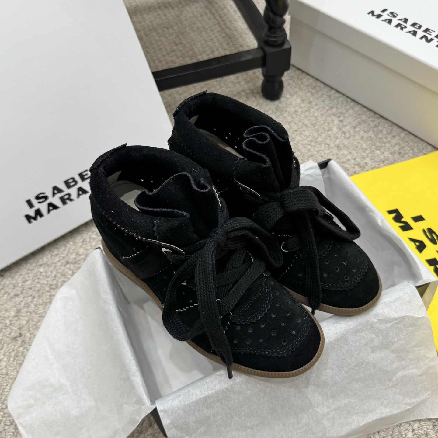 NO:536921,Celebrity model ISABEL MARANT Isabel's latest autumn and winter high-top shoes, many celebrity bloggers are popular for this. It is a perfect height-enhancing tool. A pair of simple and high-top shoes. The original 1:1 replica details, hidden line sole!  The feet feel very comfortable and versatile!  Super suitable for street photography and stylish, with internal height increase, original molded rubber sole Size35-40 (customized for 40), boots, boots19860909明星款 ISABEL MARANT 伊莎贝尔秋冬最新款高帮鞋 超多明星网红博主热推款 妥妥的增高神器 一双简单又不失高级的高帮鞋 原版1:1复刻细节 隐线大底！脚感特别舒适 随意百搭！超级适合街拍好穿有型 内增高 原版开模橡胶大底 Size35-40（40定做）,靴子,boots,Women's Shoes