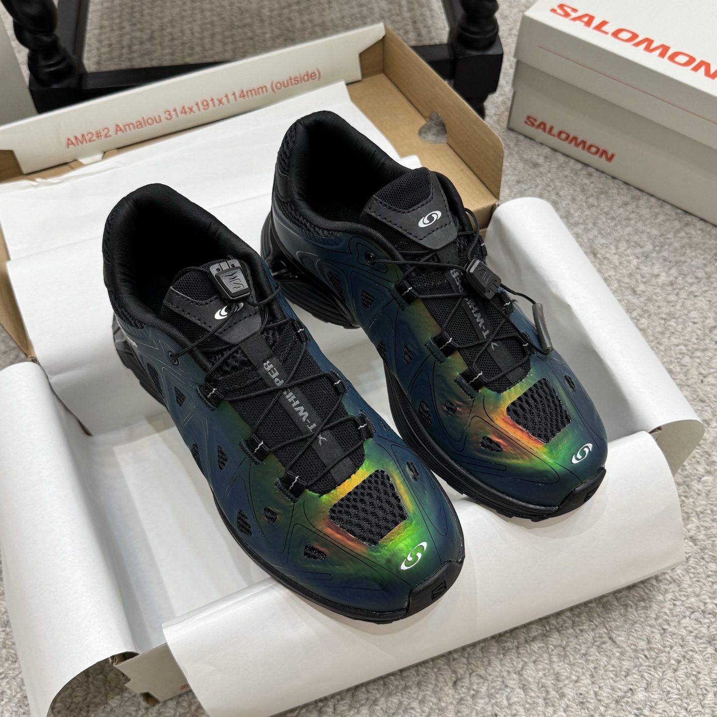 NO:562188,Casual style Salomo*25SS new XT Whisper trendy sports shoes. Combining outdoor functionality and urban trend, it adopts an iconic streamlined shoe design and a large area of breathable mesh structure, which combines visual tension and practicality; the shoelace system is highly recognizable, adding an avant-garde functional style element to the overall shape.  Inheriting Salomon's technical advantages in the outdoor field, the midsole has good cushioning and support, suitable for daily walking, light sports and other scenes; the upper material is wear-resistant and breathable, and can meet the wearing needs in a variety of environments. Imported upper technology, lining mesh, outsole, rubber outsole SIZE35-40, casual shoes/sports shoes, sneakers19860909休闲款 Salomo*25SS新款XT Whisper潮流运动鞋. 融合户外功能性与都市潮流感,采用标志性的流线型鞋身设计,搭配大面积的透气网面结构,兼具视觉张力与实用性；鞋带系统极具辨识度,为整体造型增添了前卫的机能风元素. 继承了萨洛蒙在户外领域的技术优势,中底具备良好的缓震与支撑性,适合日常行走、轻度运动等场景；鞋面材质耐磨且透气,能应对多种环境下的穿着需求. 鞋面进口工艺 内里网布 大底橡胶大底 SIZE35-40,休闲鞋/运动鞋,sneakers,Women's Shoes