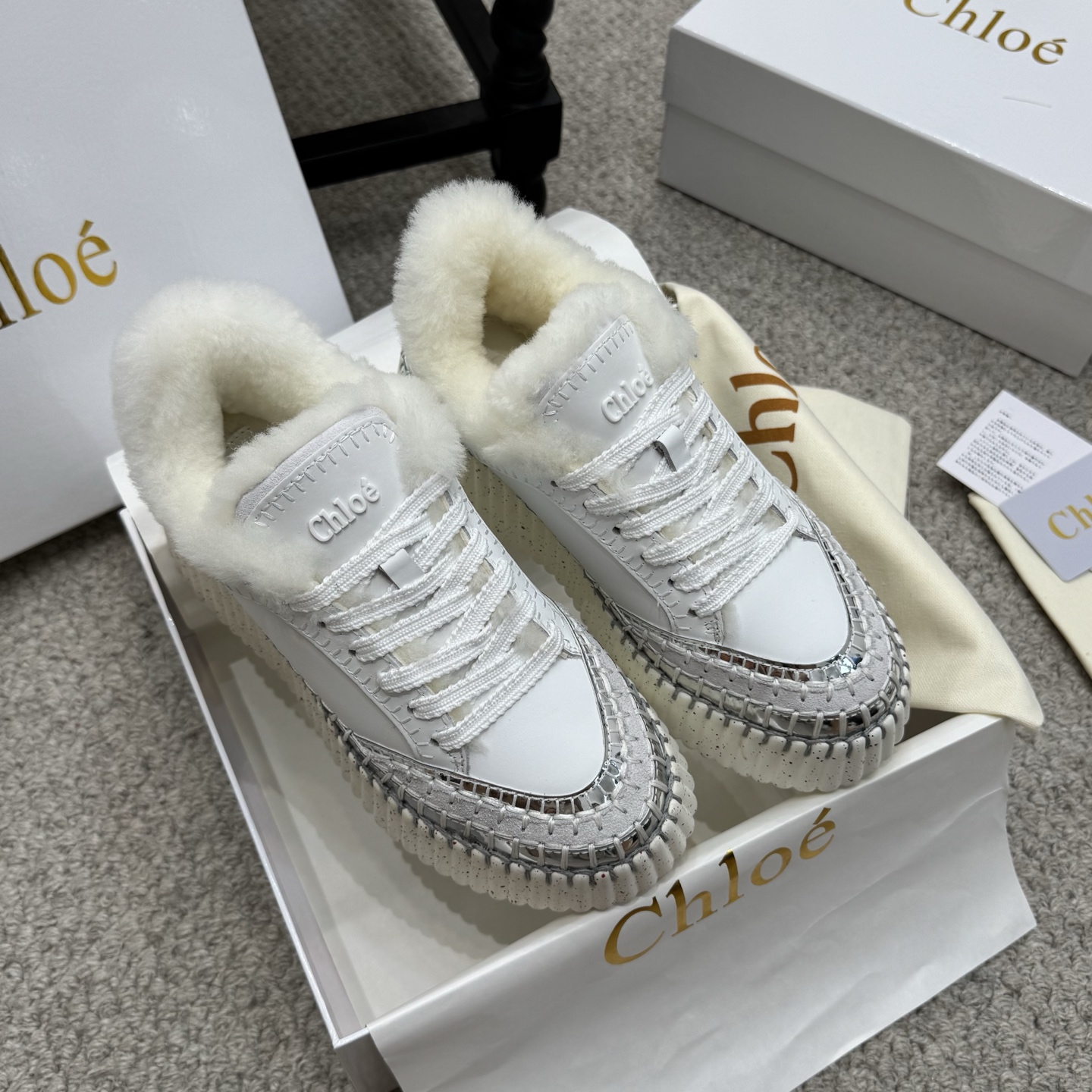 NO:649341,Furry shoes, Chloe's latest sewing mark thread, upgraded version of pure hand-stitched casual shoes... original private model high-density foam soles, artificial Goodyear threading, all the positions are just right after matching, all the craftsmanship is consistent with the original material, it is definitely a pair of durable and durable shoes that are necessary for walking in the world!  !  Fabric: cowhide and tendon stitching, design style is super invincible, sheepskin lining, rubber sole, size 35-40, casual shoes/sports shoes, chloe, loewe, sneakers, cowhide, sheepskin19860909毛毛鞋 Chloe（克洛伊）最新的缝马克线 升级版纯手工缝线休闲鞋… 原版私模高密度发泡鞋底 人工固特异手法穿线 配上后所有的位置刚刚好 所有的工艺与材质原版一致 绝对是一双耐穿耐看行走江湖必备利器！！ 面料牛皮牛筋拼接设计风格超级无敌美 内里羊皮 大底橡胶底 Size35-40,休闲鞋/运动鞋毛毛鞋,chloe,loewe,sneakers,cowhide,sheepskin,Women's Shoes