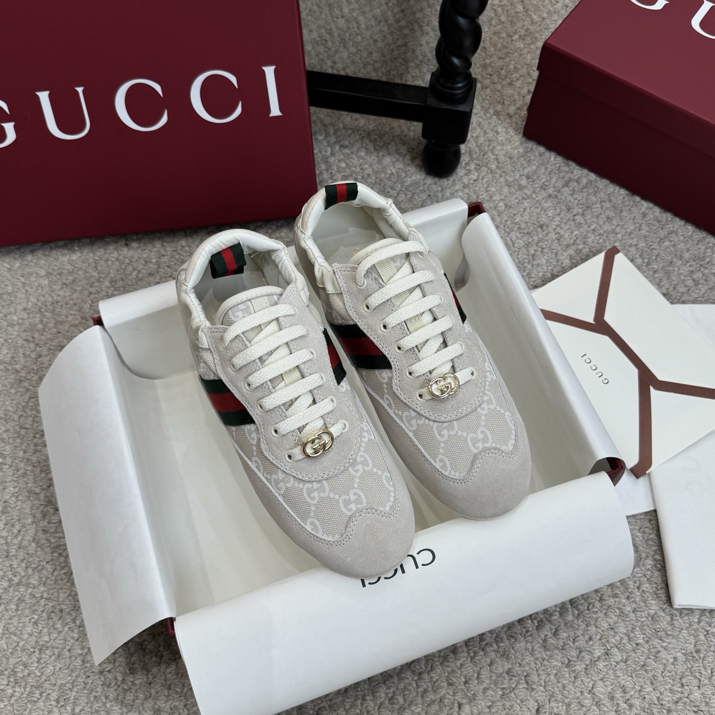 NO:649301,The casual #Gucci series sneakers are made with innovative stitching technology to create a flowing texture like water. The leather design is matched with three-dimensional interlocking double G leather patches and Gucci letter metal accessories to create a free flowing texture of the entire shoe with a 3D effect. Size35-40, casual shoes/sneakers, gucci, gucci, sneakers19860909休闲款 #古驰系列运动鞋采用创新缝线工艺制作,打造如水般的流 动质感.皮革设计搭配三维立体互扣式双G皮革贴饰和Gucci字母 金属配件,以3D效果成就整款鞋履自在的流动质感. Size35-40,休闲鞋/运动鞋,gucci,gucci,sneakers,Women's Shoes