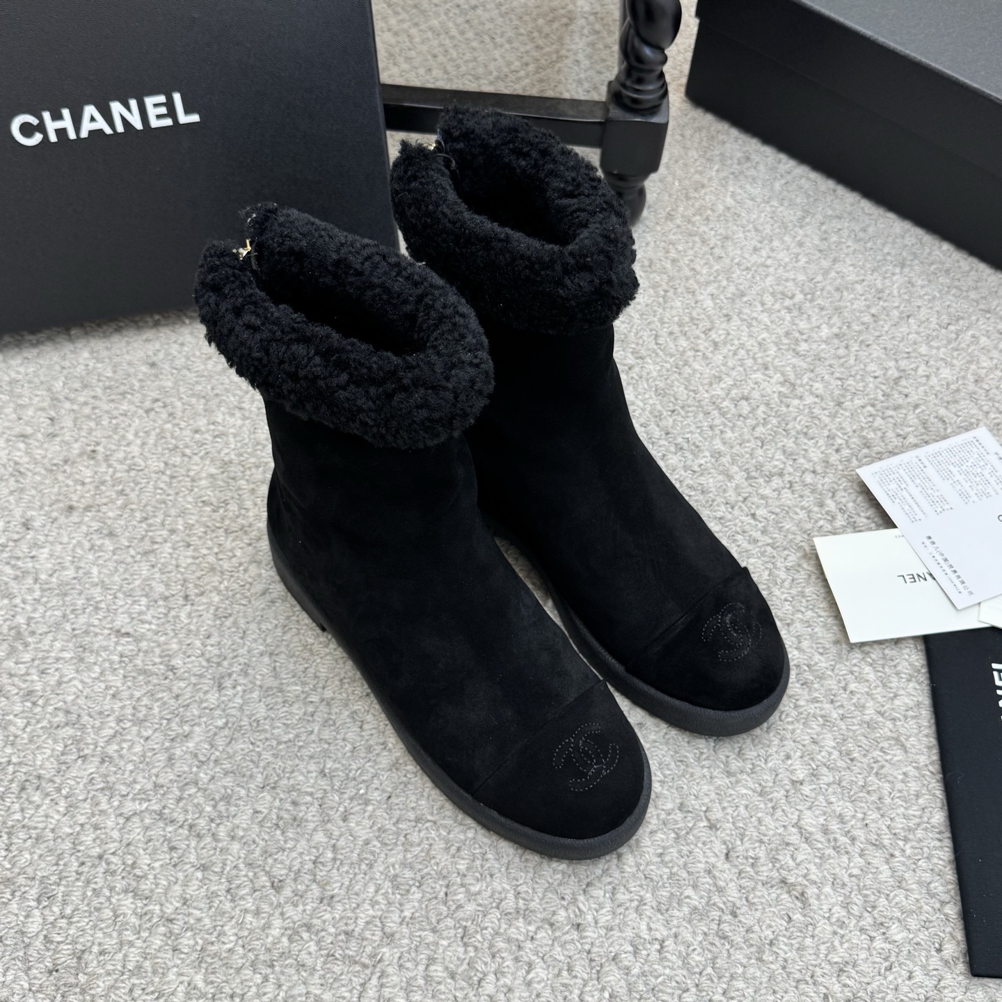 NO:593886,Original development boot flippers chanel Chanel 26A official website latest thick-soled color-blocked back zipper wool short boots snow boots counter quality all materials are customized according to the original version!  Purchase genuine products and develop them. Fabric: Original customized leather, wool lining, original customized foot pads, Oxford outsole, Size: 35-41 (customized 41), half-drag snow boots, chanel, chanel, boots.19860909原版开发靴拖 chanel 香奈儿小香26A 官网最新款 厚底拼色后拉链羊毛短靴 雪地靴 专柜品质 所有材质都根据原版定制！购入正品开发 面料: 原版定制皮料 内里羊毛 垫脚原版定制 鞋底牛津大底 Size: 35-41(41定做),半拖雪地靴,chanel,chanel,boots,Women's Shoes