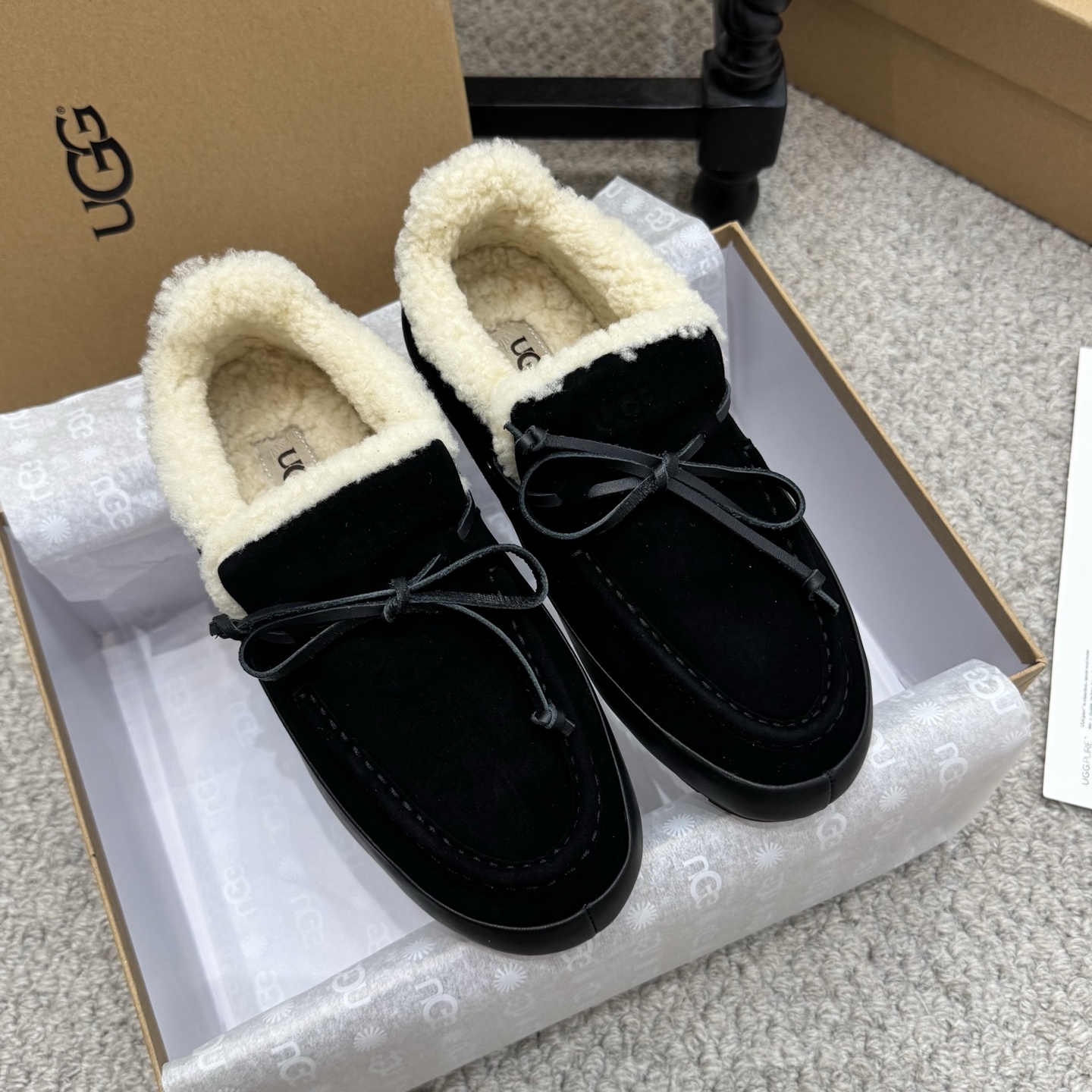 NO:667809,Furry shoes, ugg lamb woolen shoes, suede upper, soft lambswool lining, perfect warmth retention, super nice size 35-40, loafers, chamois leather19860909毛毛鞋 ugg羊羔毛豆豆鞋 麂皮鞋面 柔软羊羔毛内衬 保暖力满分,超nice size 35-40,乐福鞋毛毛鞋,loafers,chamois leather,Women's Shoes